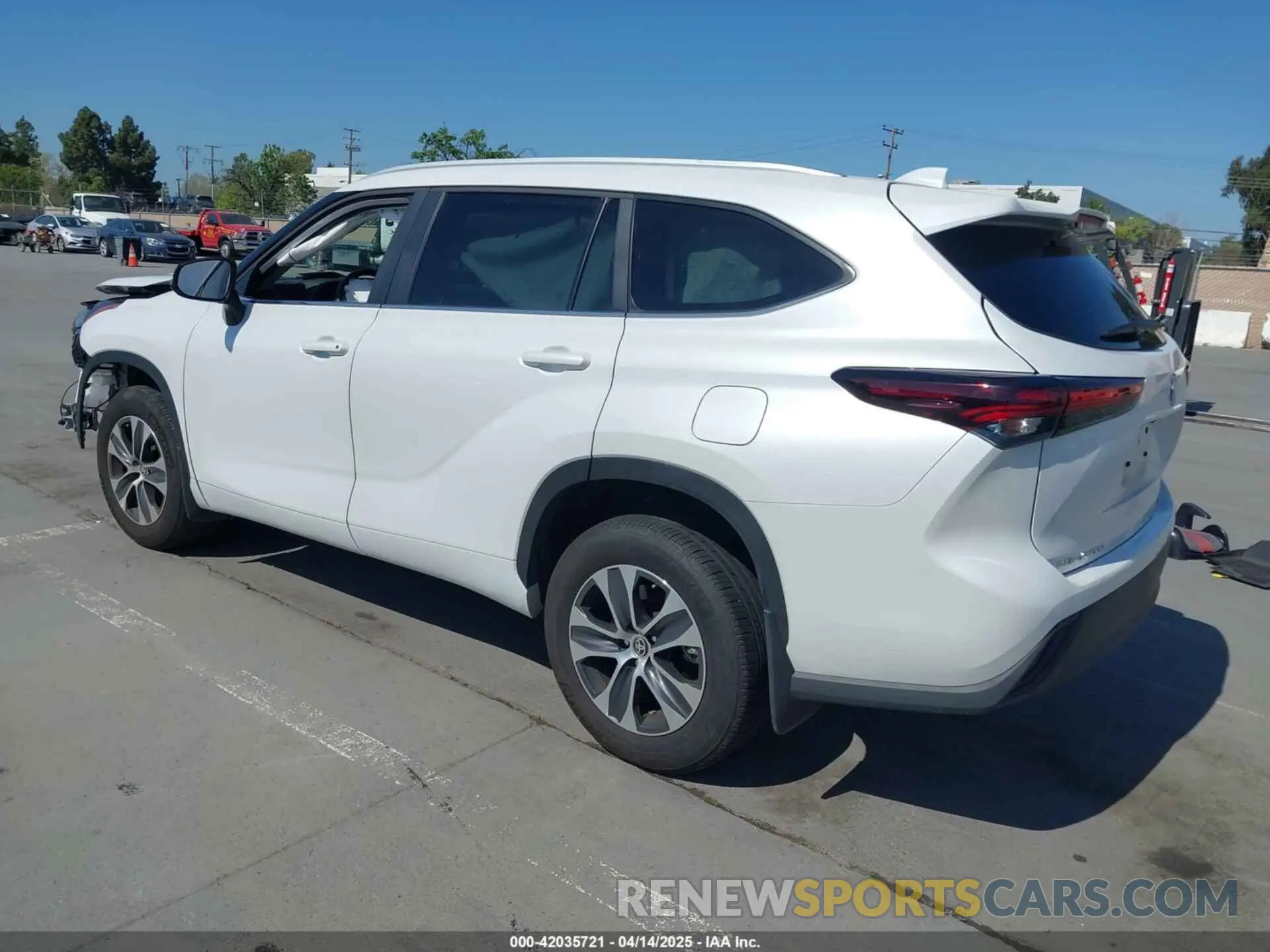 3 Photograph of a damaged car 5TDKDRBH7RS547443 TOYOTA HIGHLANDER 2024