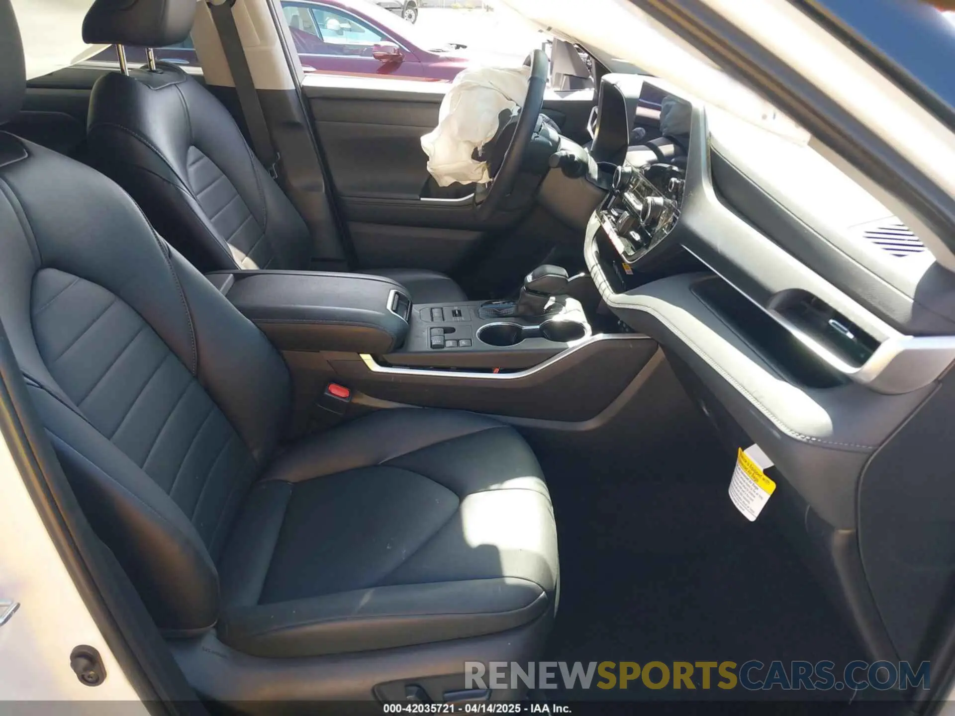 5 Photograph of a damaged car 5TDKDRBH7RS547443 TOYOTA HIGHLANDER 2024
