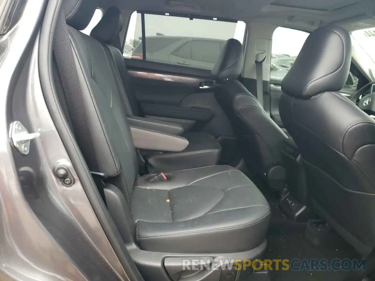 11 Photograph of a damaged car 5TDKDRBH8RS545166 TOYOTA HIGHLANDER 2024