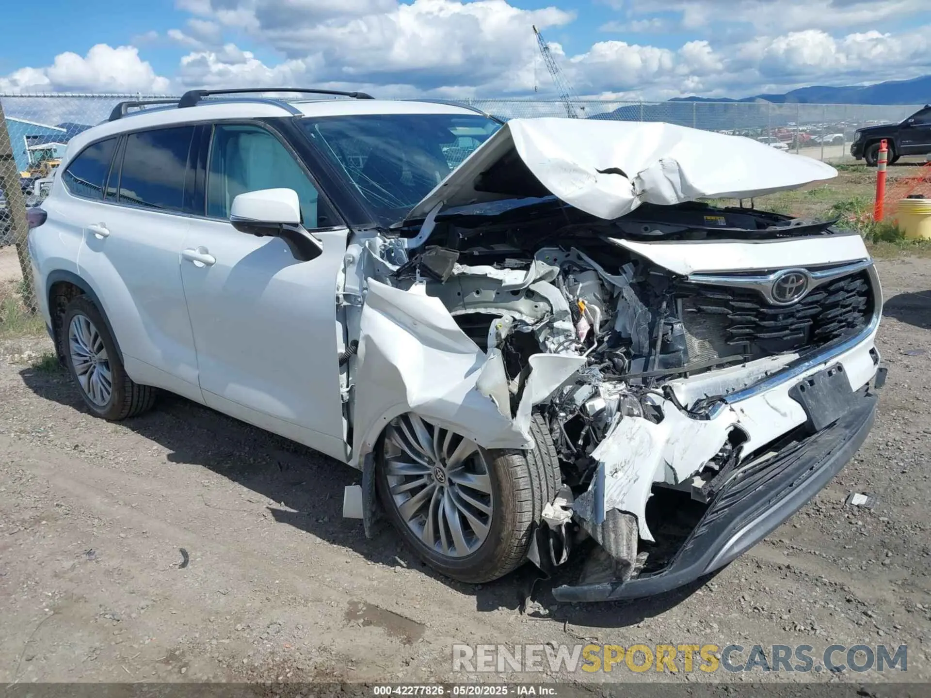 1 Фотография поврежденного автомобиля 5TDKDRBHXRS572904 TOYOTA HIGHLANDER 2024