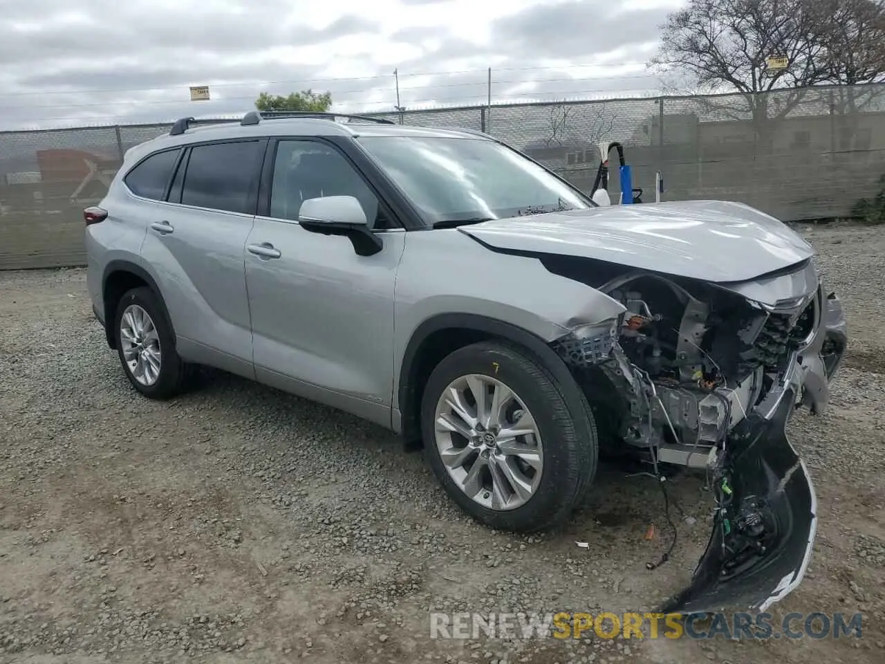 4 Photograph of a damaged car 5TDXBRCH1RS143290 TOYOTA HIGHLANDER 2024