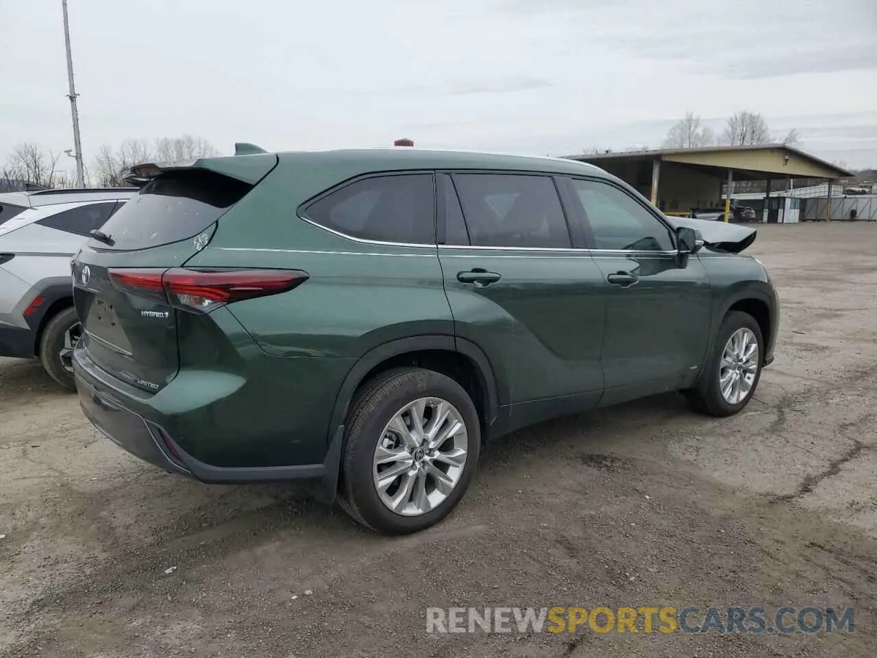 3 Photograph of a damaged car 5TDXBRCH8RS620541 TOYOTA HIGHLANDER 2024