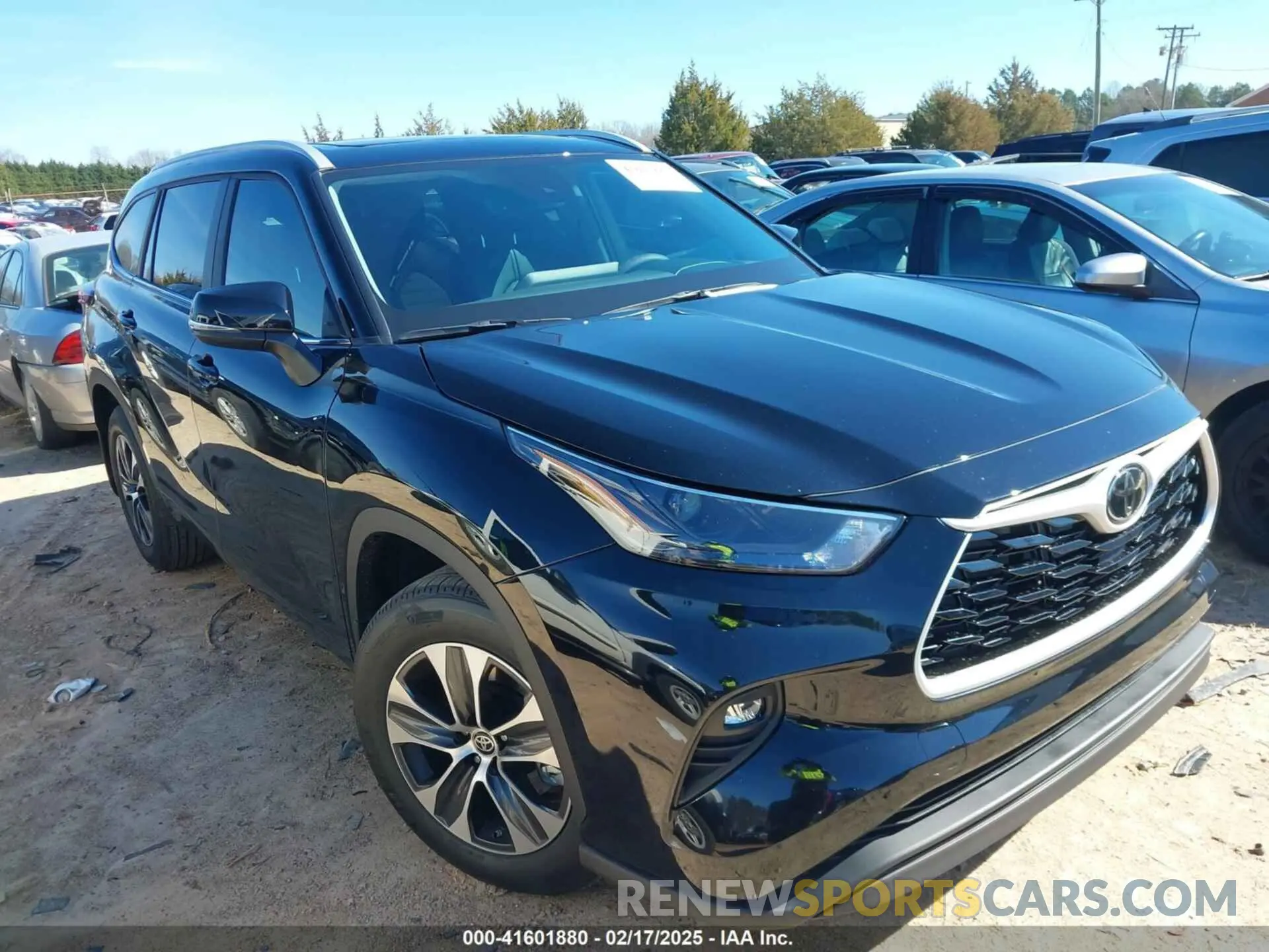 1 Фотография поврежденного автомобиля 5TDKDRAH8SS551248 TOYOTA HIGHLANDER 2025
