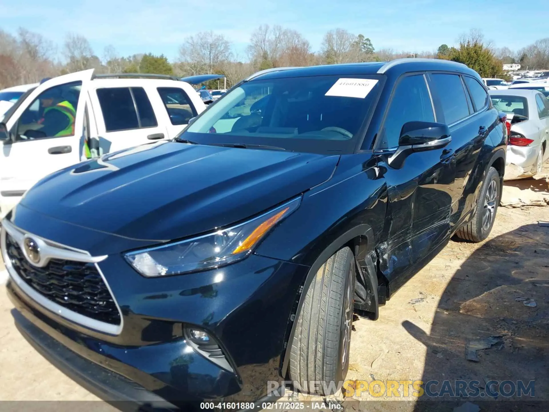 2 Фотография поврежденного автомобиля 5TDKDRAH8SS551248 TOYOTA HIGHLANDER 2025