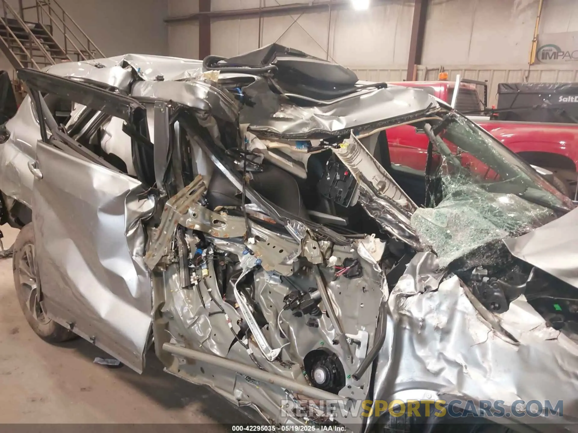 16 Photograph of a damaged car 5TDKDRBH9SS576156 TOYOTA HIGHLANDER 2025