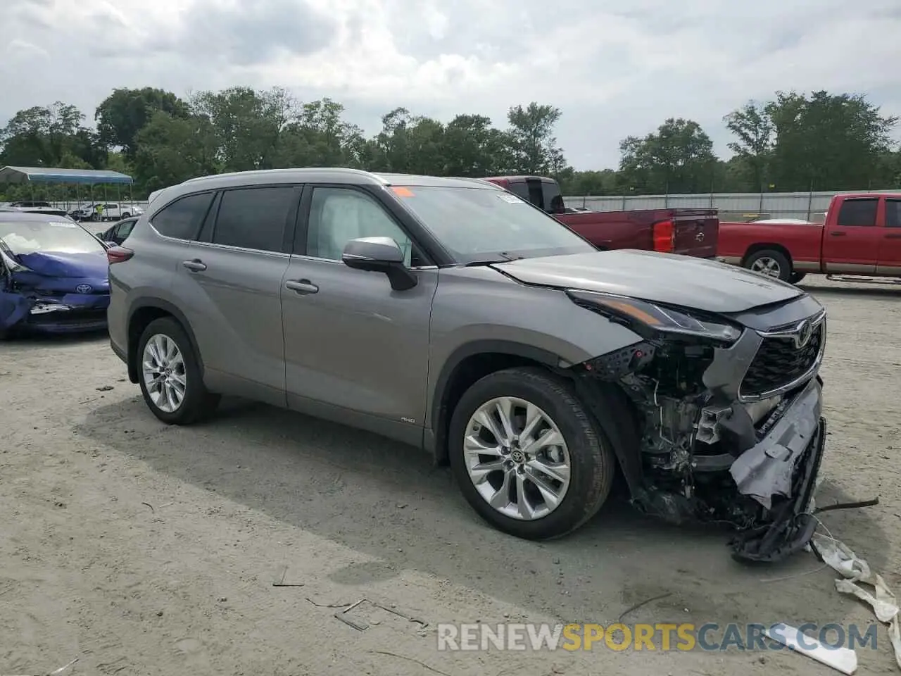 4 Photograph of a damaged car 5TDXBRCH0SS668024 TOYOTA HIGHLANDER 2025