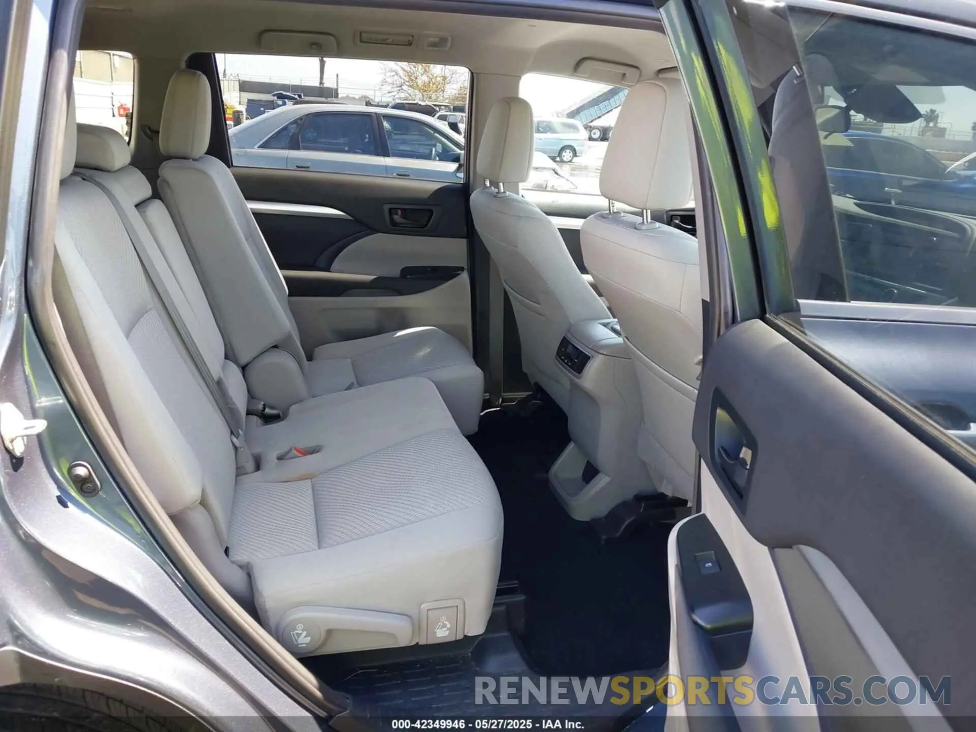 8 Фотография поврежденного автомобиля 5TDBGRFHXKS074774 TOYOTA HIGHLANDER HYBRID 2019