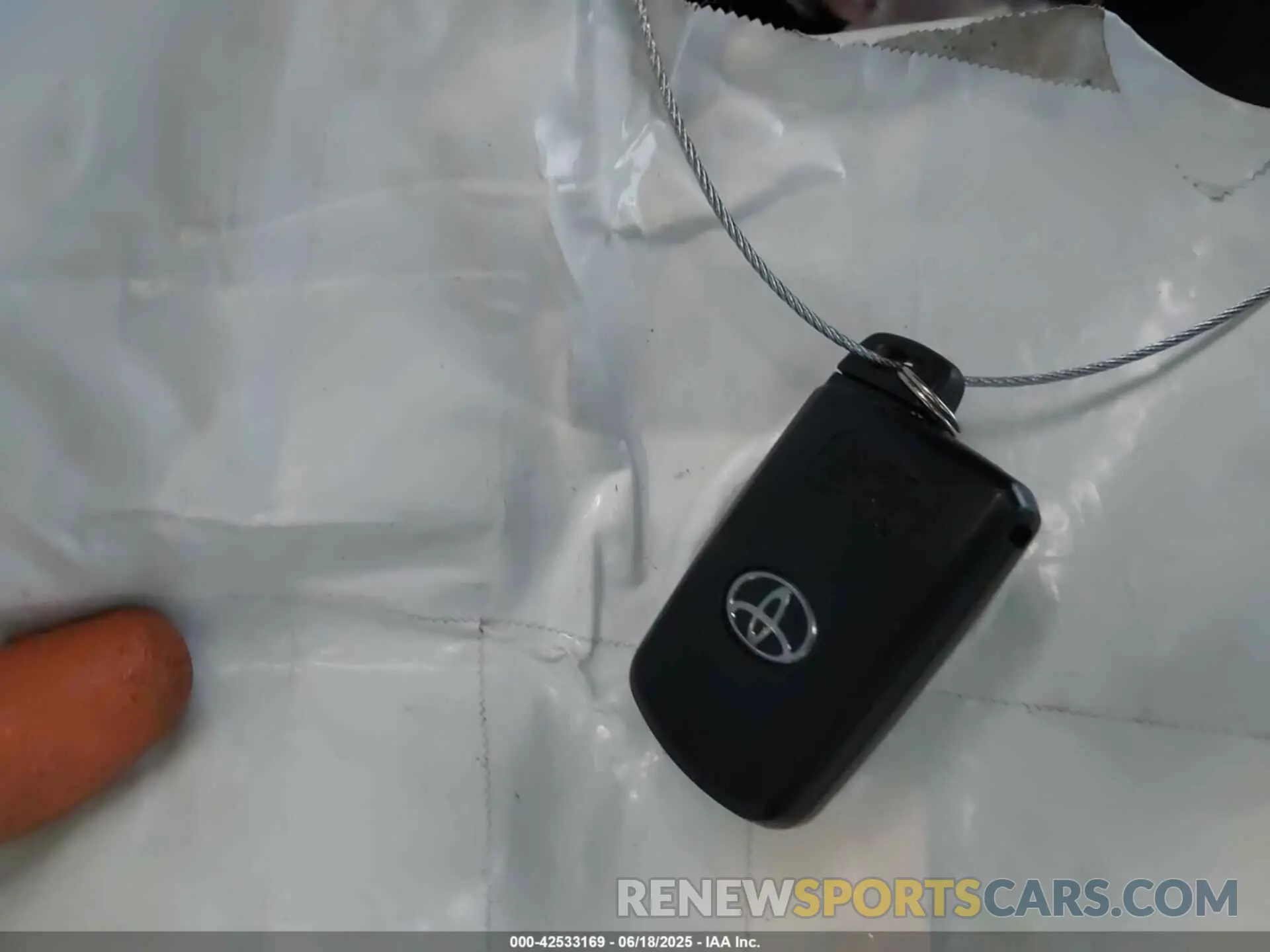 11 Photograph of a damaged car 5TDJGRFH2KS077843 TOYOTA HIGHLANDER HYBRID 2019