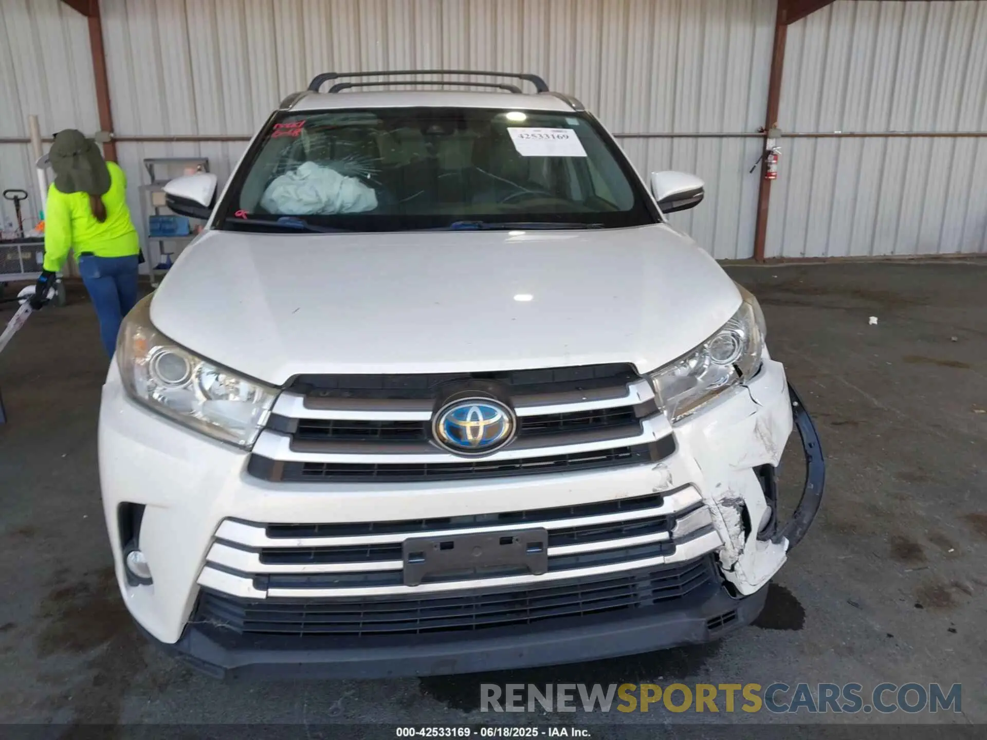 12 Photograph of a damaged car 5TDJGRFH2KS077843 TOYOTA HIGHLANDER HYBRID 2019