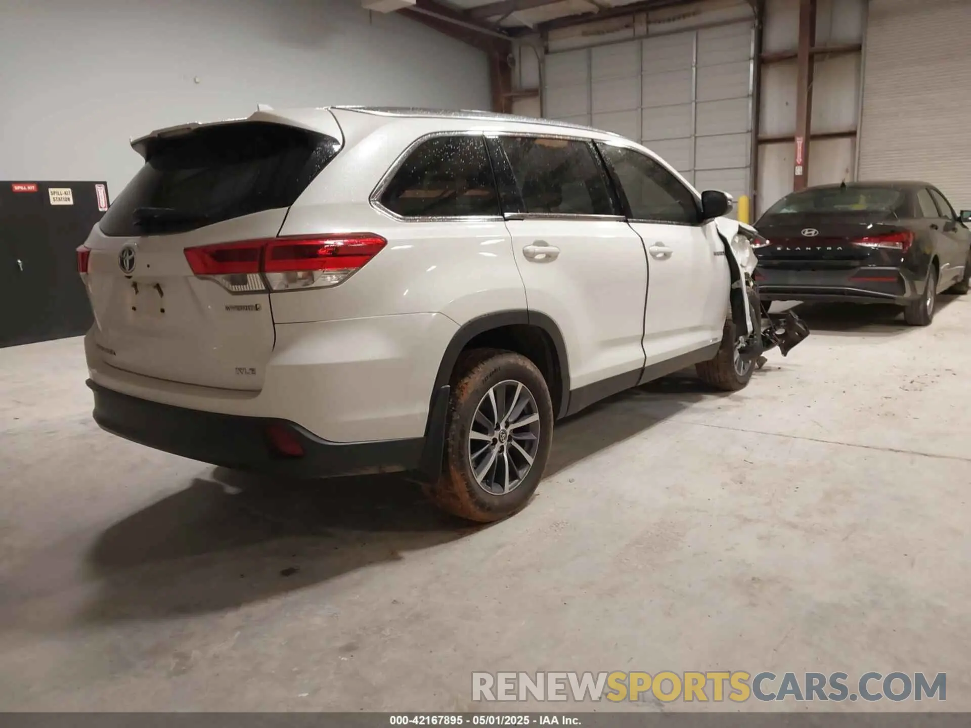 4 Photograph of a damaged car 5TDJGRFH3KS070254 TOYOTA HIGHLANDER HYBRID 2019