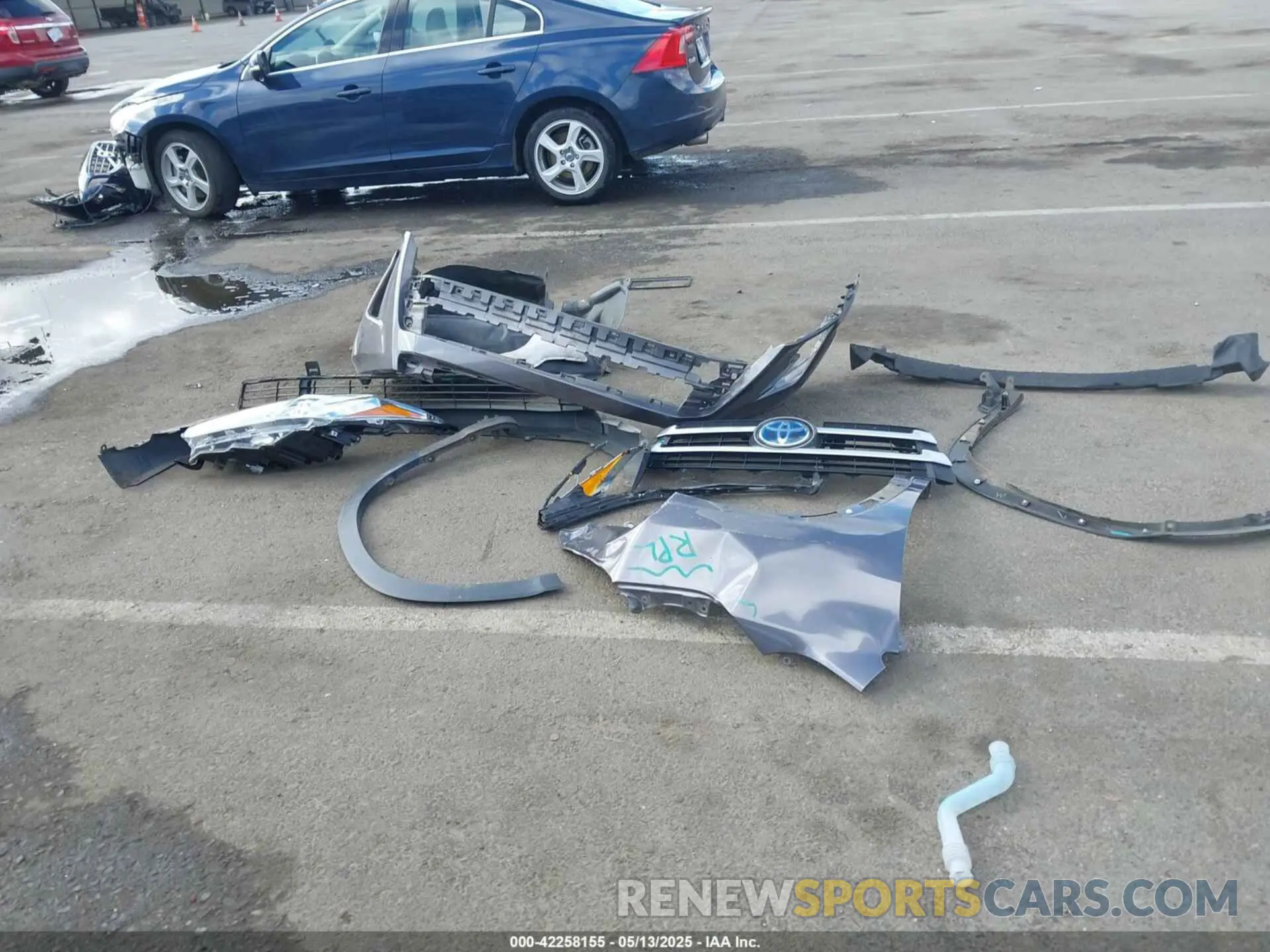 12 Photograph of a damaged car 5TDJGRFH6KS078946 TOYOTA HIGHLANDER HYBRID 2019