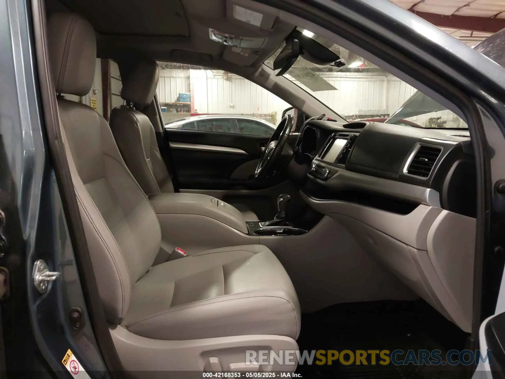5 Фотография поврежденного автомобиля 5TDJGRFH7KS053019 TOYOTA HIGHLANDER HYBRID 2019