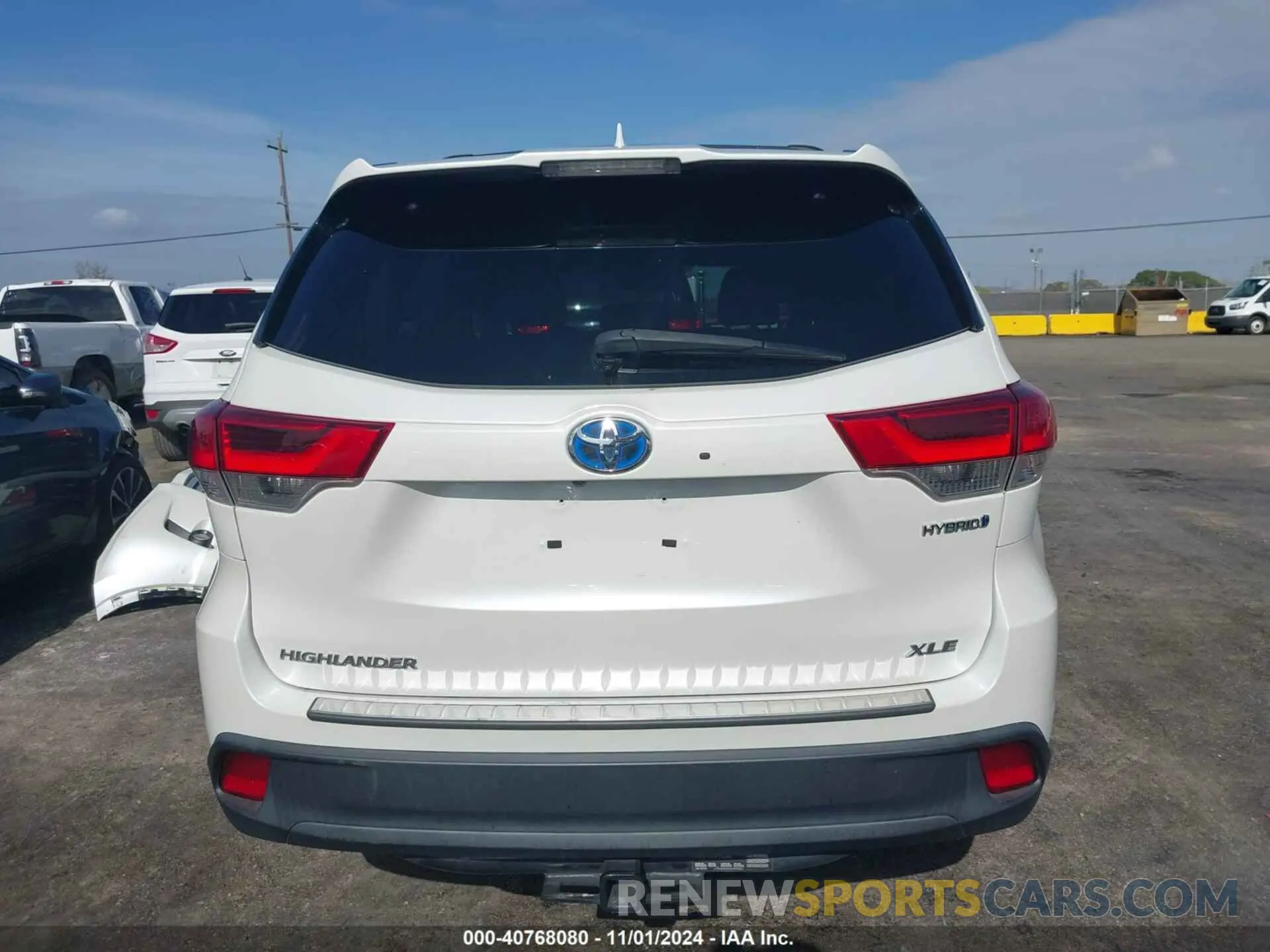 17 Photograph of a damaged car 5TDJGRFH7KS061928 TOYOTA HIGHLANDER HYBRID 2019