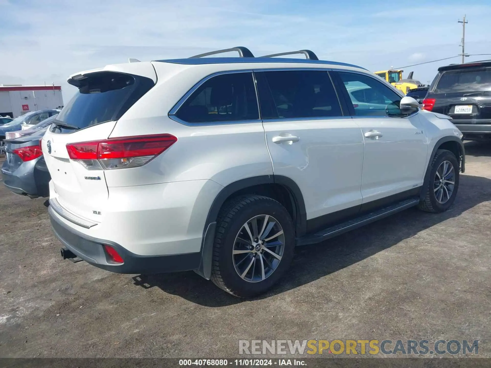 4 Photograph of a damaged car 5TDJGRFH7KS061928 TOYOTA HIGHLANDER HYBRID 2019