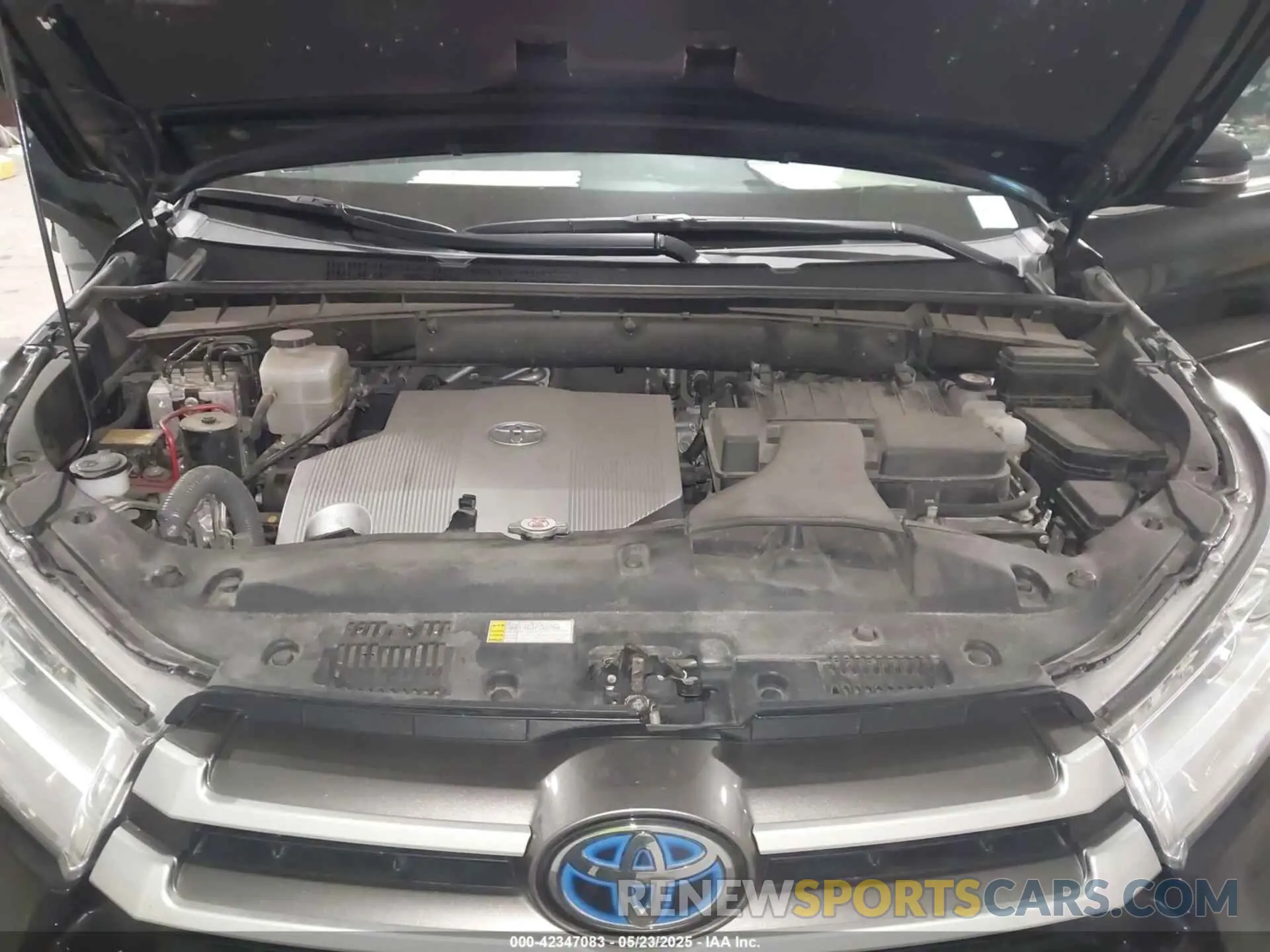 10 Photograph of a damaged car 5TDJGRFH7KS078437 TOYOTA HIGHLANDER HYBRID 2019