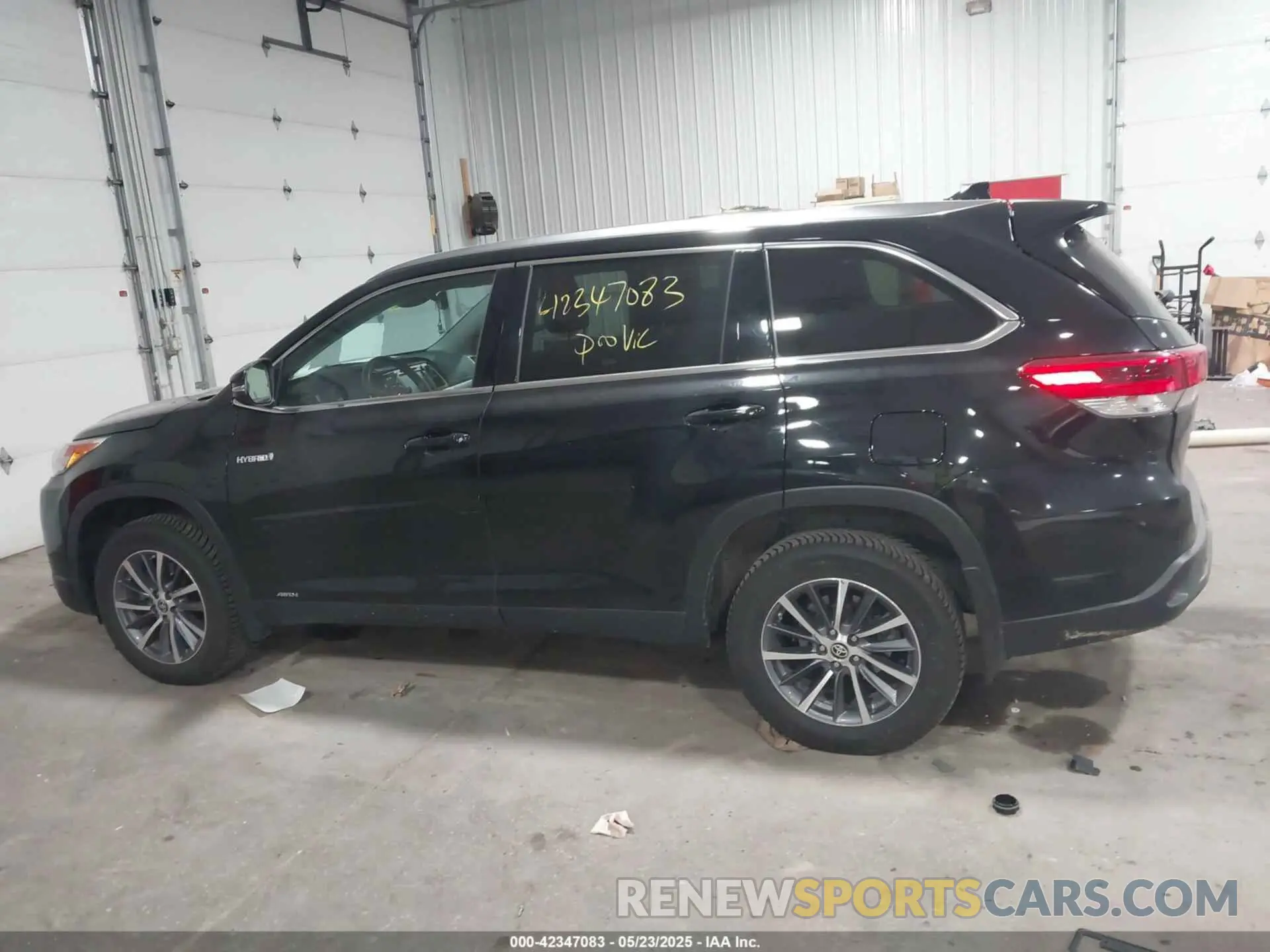 14 Photograph of a damaged car 5TDJGRFH7KS078437 TOYOTA HIGHLANDER HYBRID 2019