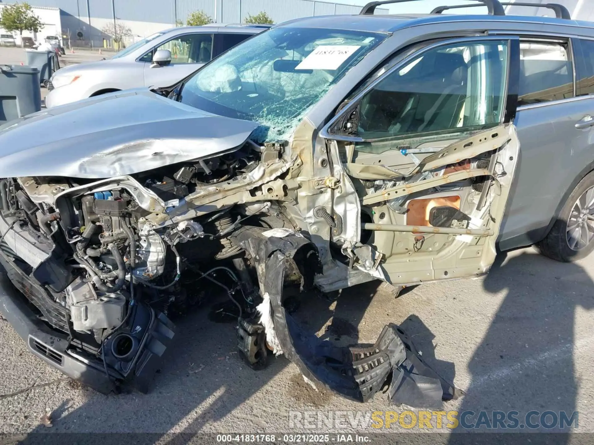 6 Photograph of a damaged car 5TDJGRFH8KS068239 TOYOTA HIGHLANDER HYBRID 2019
