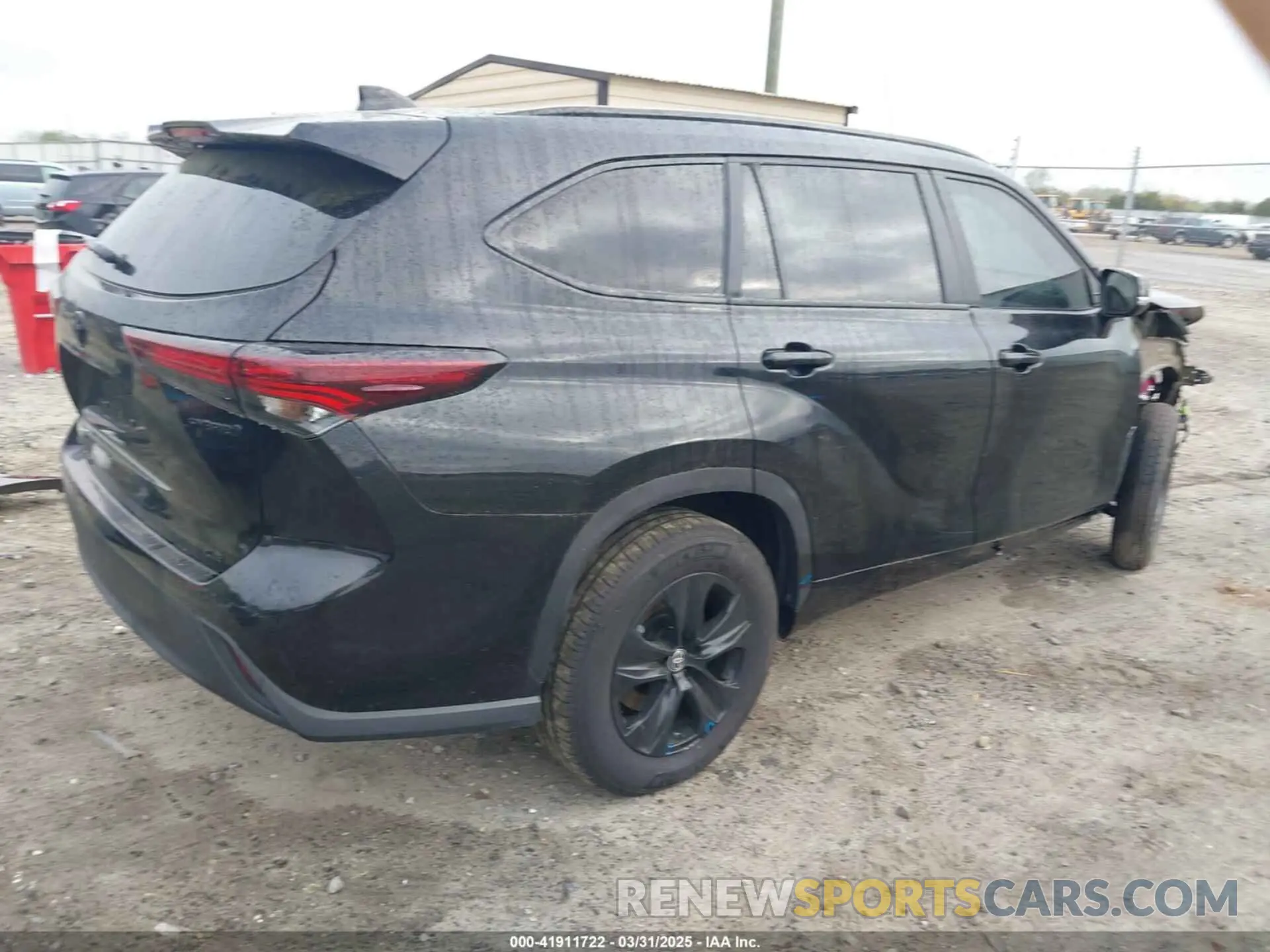 4 Photograph of a damaged car 5TDKARAH0RS534673 TOYOTA HIGHLANDER HYBRID 2024