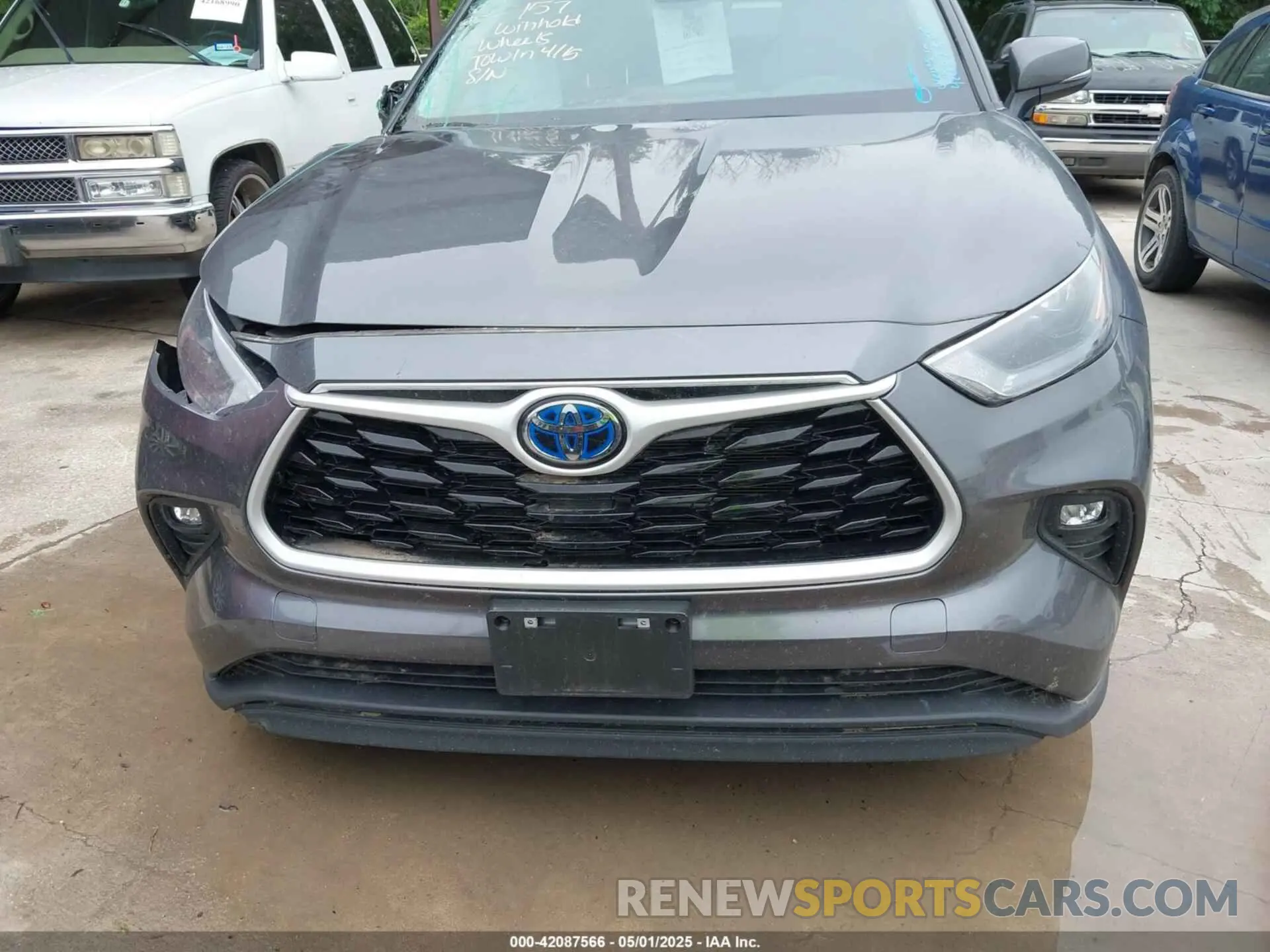 13 Photograph of a damaged car 5TDKBRCH2RS630718 TOYOTA HIGHLANDER HYBRID 2024