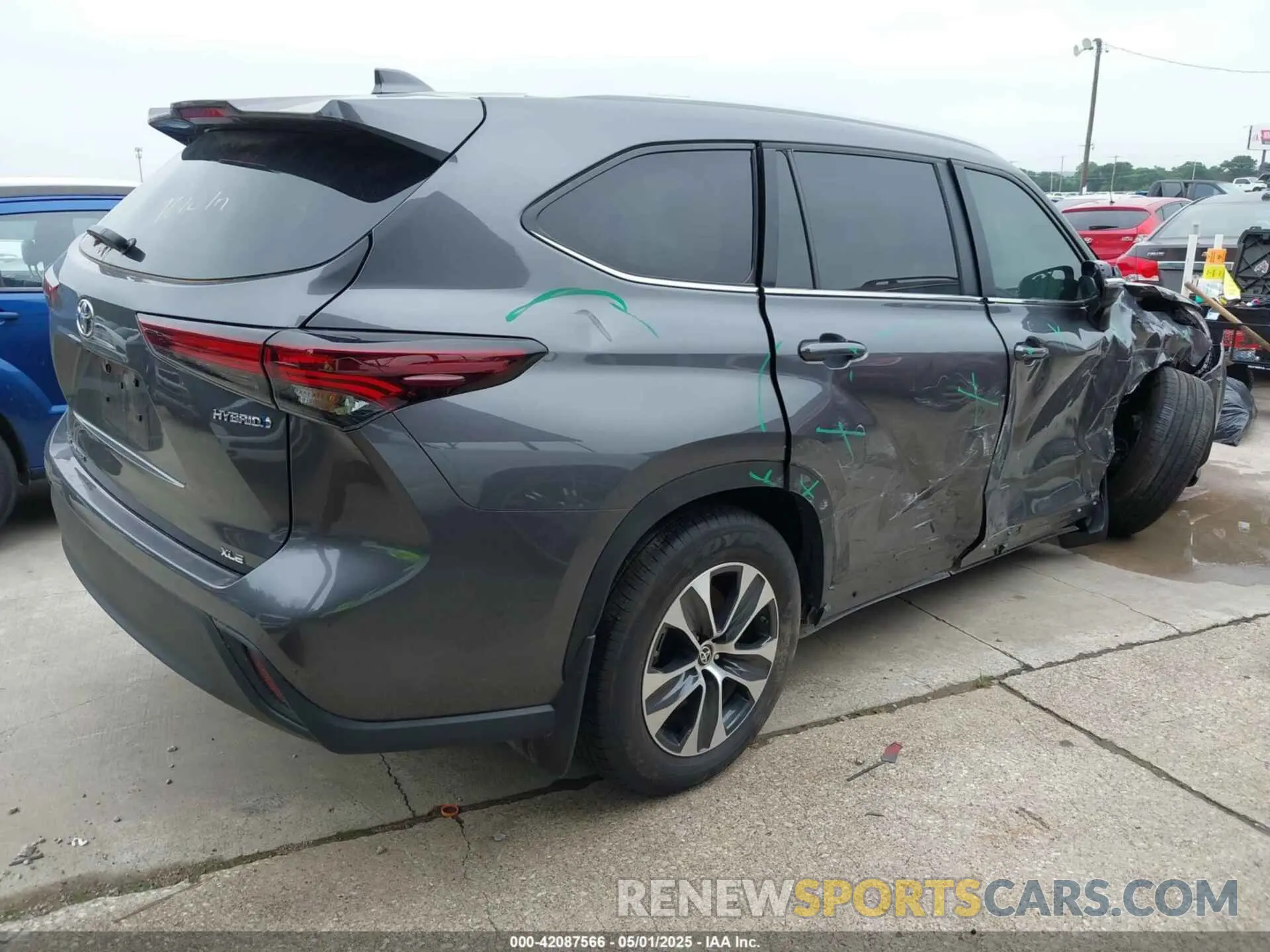 4 Photograph of a damaged car 5TDKBRCH2RS630718 TOYOTA HIGHLANDER HYBRID 2024