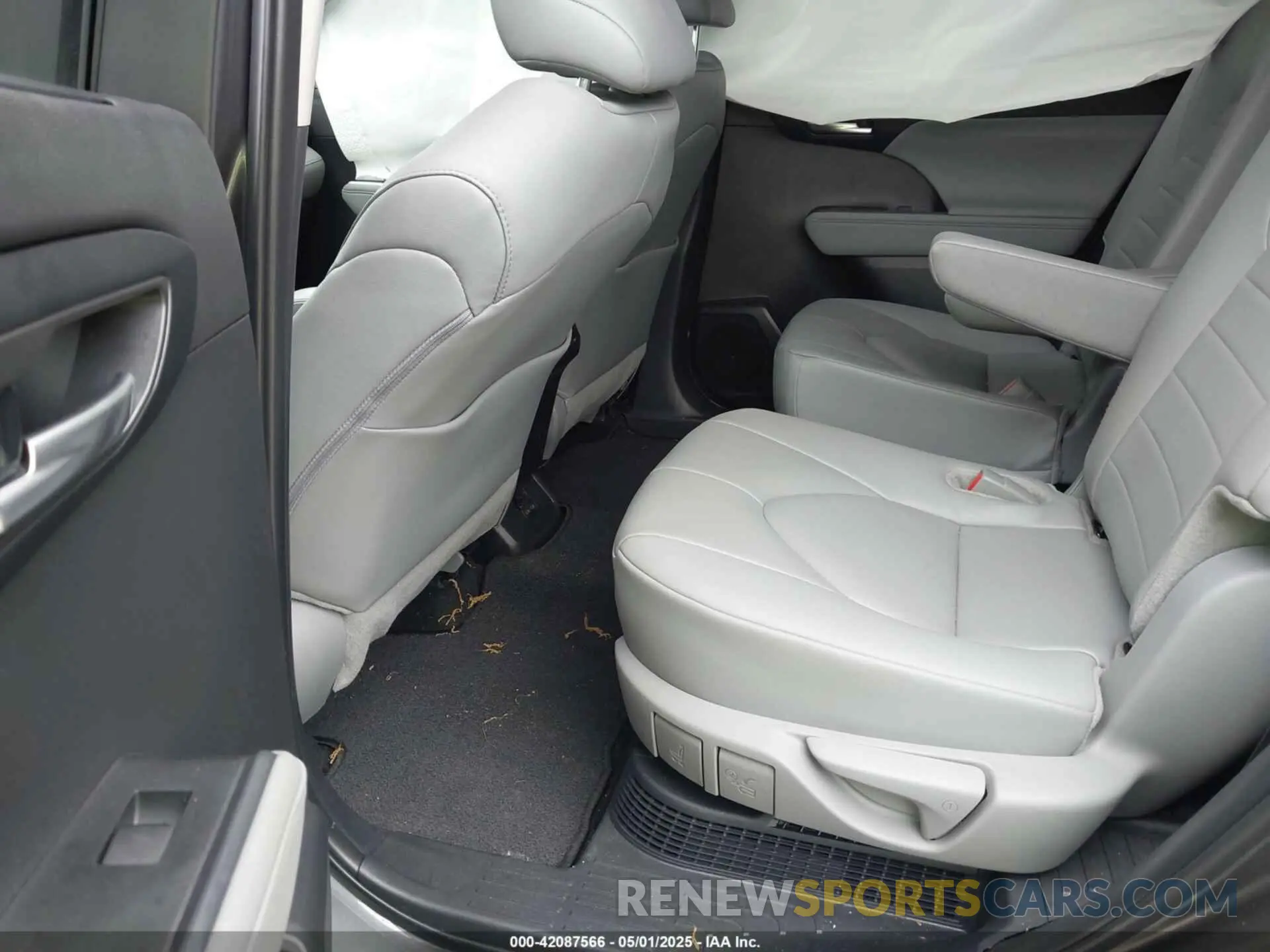 8 Photograph of a damaged car 5TDKBRCH2RS630718 TOYOTA HIGHLANDER HYBRID 2024
