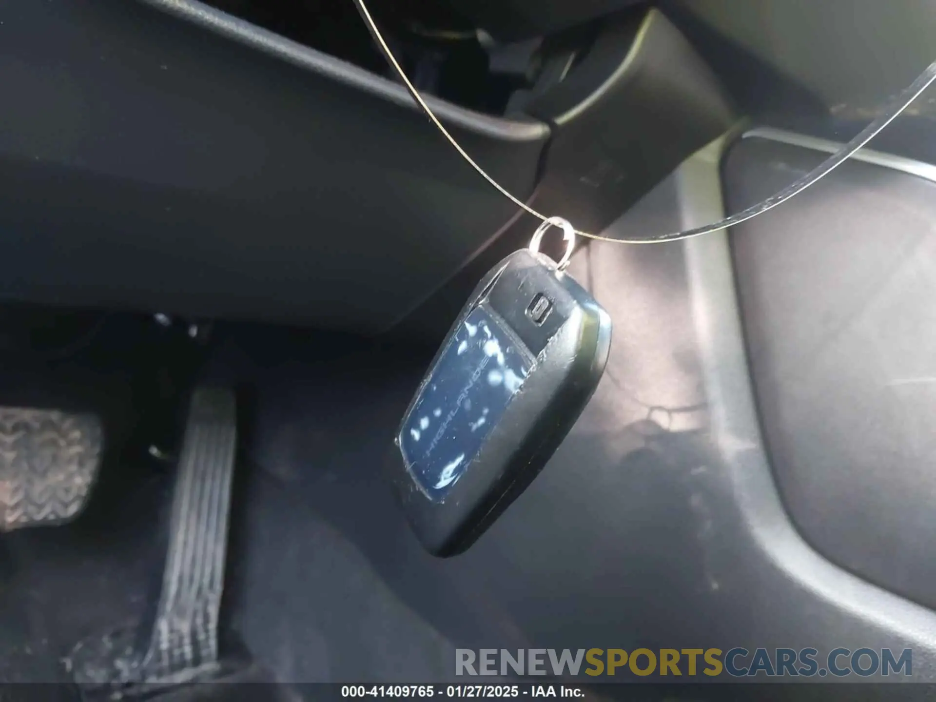 11 Photograph of a damaged car 5TDKBRCH6RS612934 TOYOTA HIGHLANDER HYBRID 2024