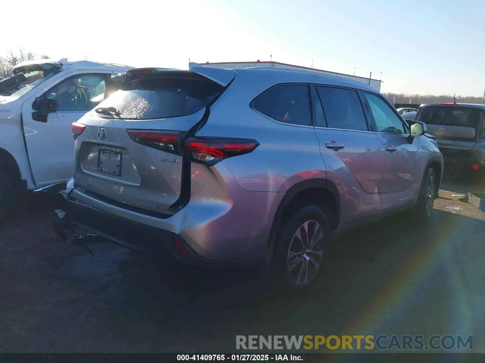 4 Photograph of a damaged car 5TDKBRCH6RS612934 TOYOTA HIGHLANDER HYBRID 2024