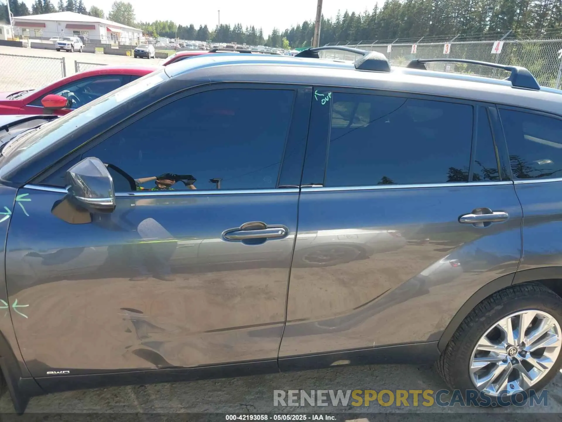 14 Photograph of a damaged car 5TDXBRCH1RS612605 TOYOTA HIGHLANDER HYBRID 2024
