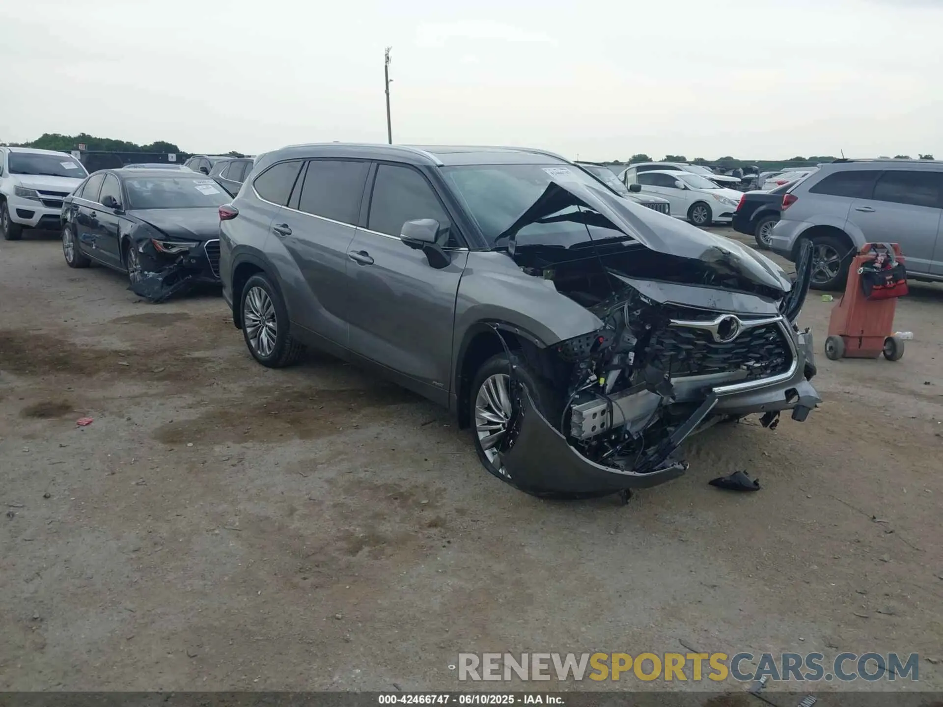 1 Photograph of a damaged car 5TDEBRCH5SS666048 TOYOTA HIGHLANDER HYBRID 2025
