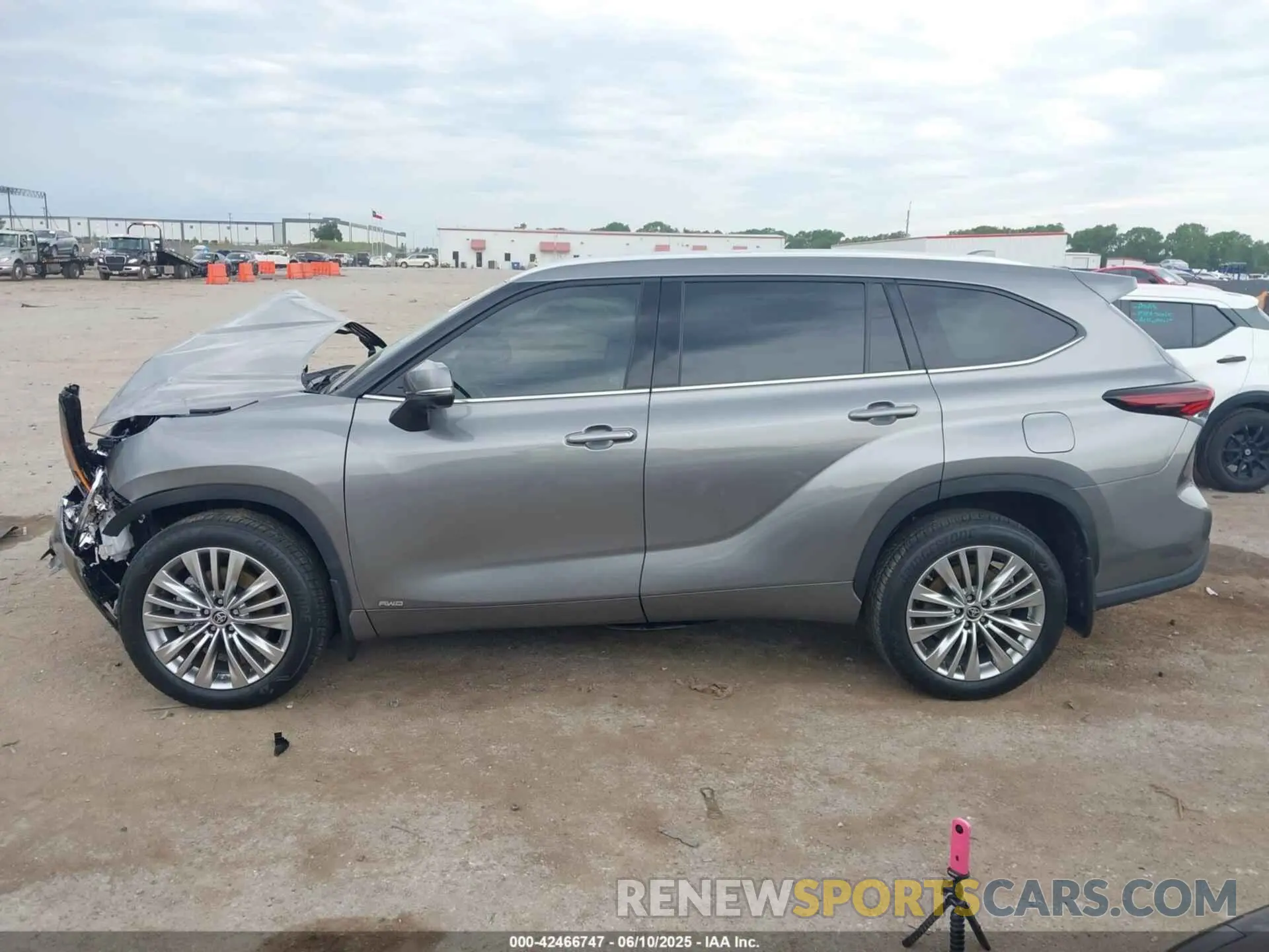 14 Photograph of a damaged car 5TDEBRCH5SS666048 TOYOTA HIGHLANDER HYBRID 2025