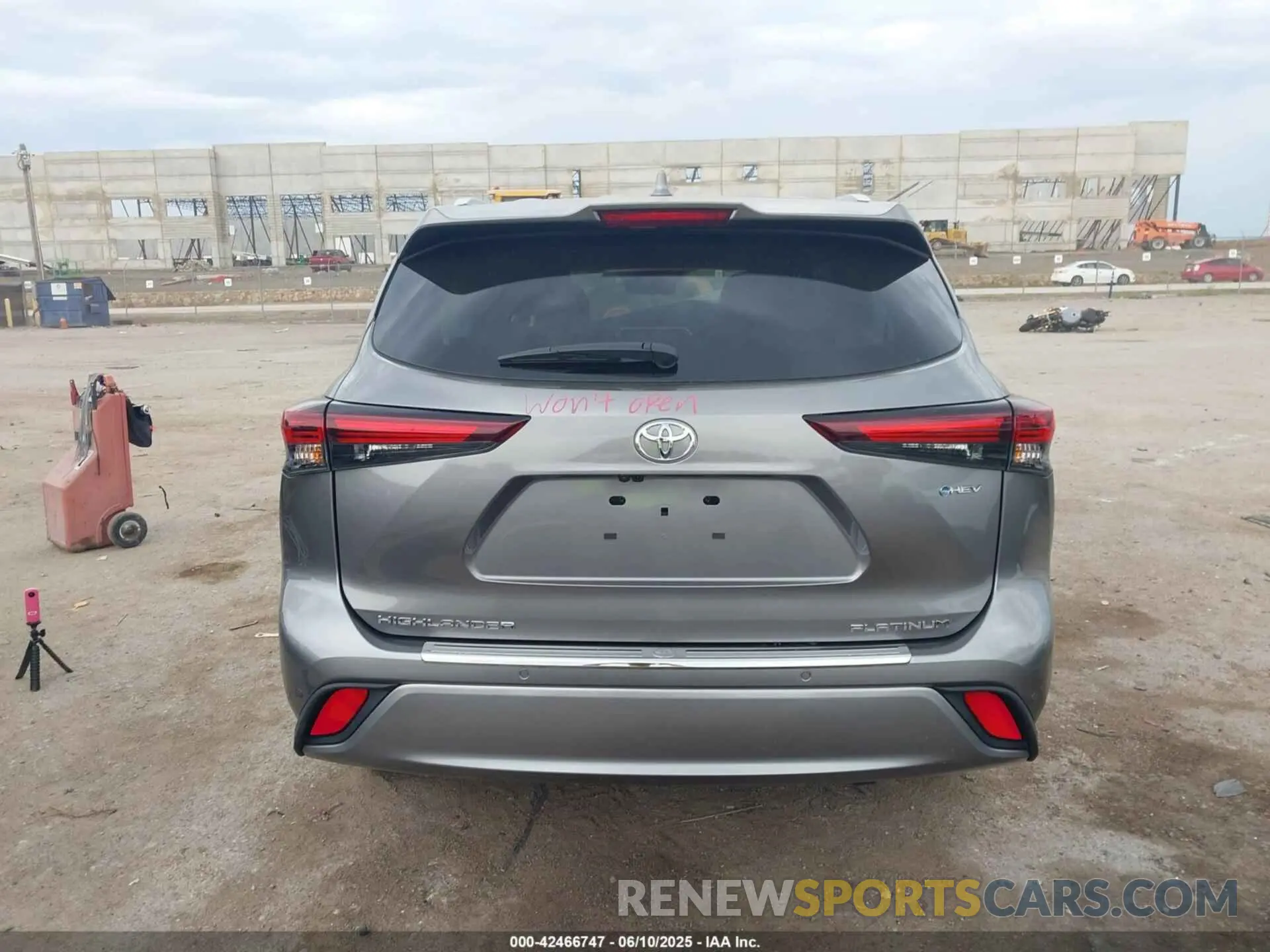 16 Photograph of a damaged car 5TDEBRCH5SS666048 TOYOTA HIGHLANDER HYBRID 2025