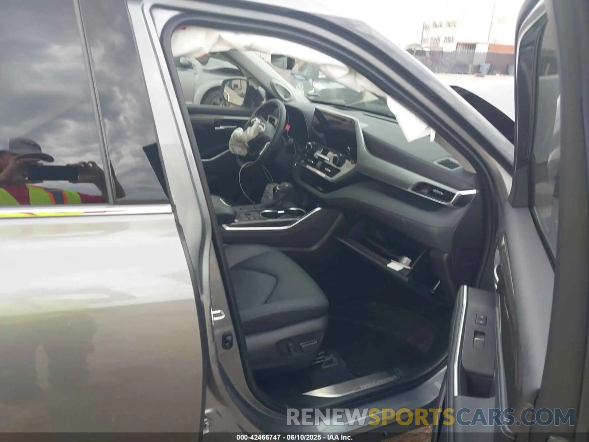 5 Photograph of a damaged car 5TDEBRCH5SS666048 TOYOTA HIGHLANDER HYBRID 2025