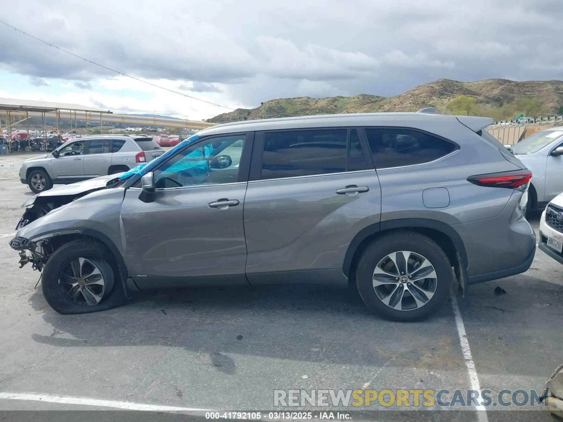 14 Photograph of a damaged car 5TDKBRCHXSS646154 TOYOTA HIGHLANDER HYBRID 2025