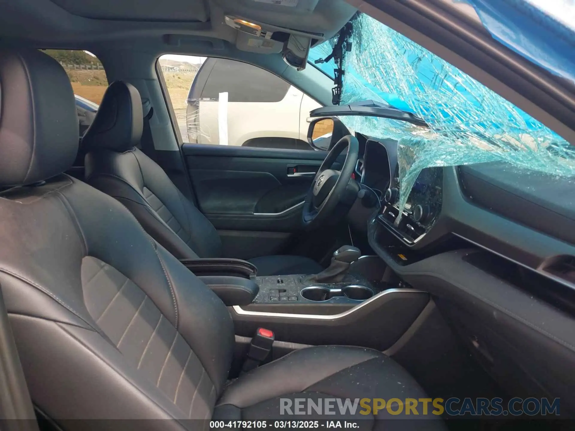 5 Photograph of a damaged car 5TDKBRCHXSS646154 TOYOTA HIGHLANDER HYBRID 2025