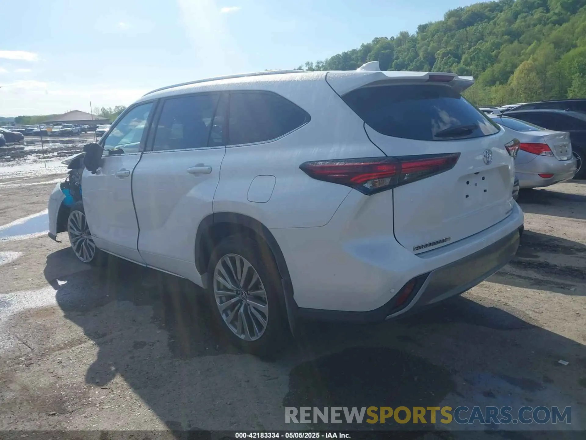 3 Фотография поврежденного автомобиля 5TDKBRCHXSS662712 TOYOTA HIGHLANDER HYBRID 2025