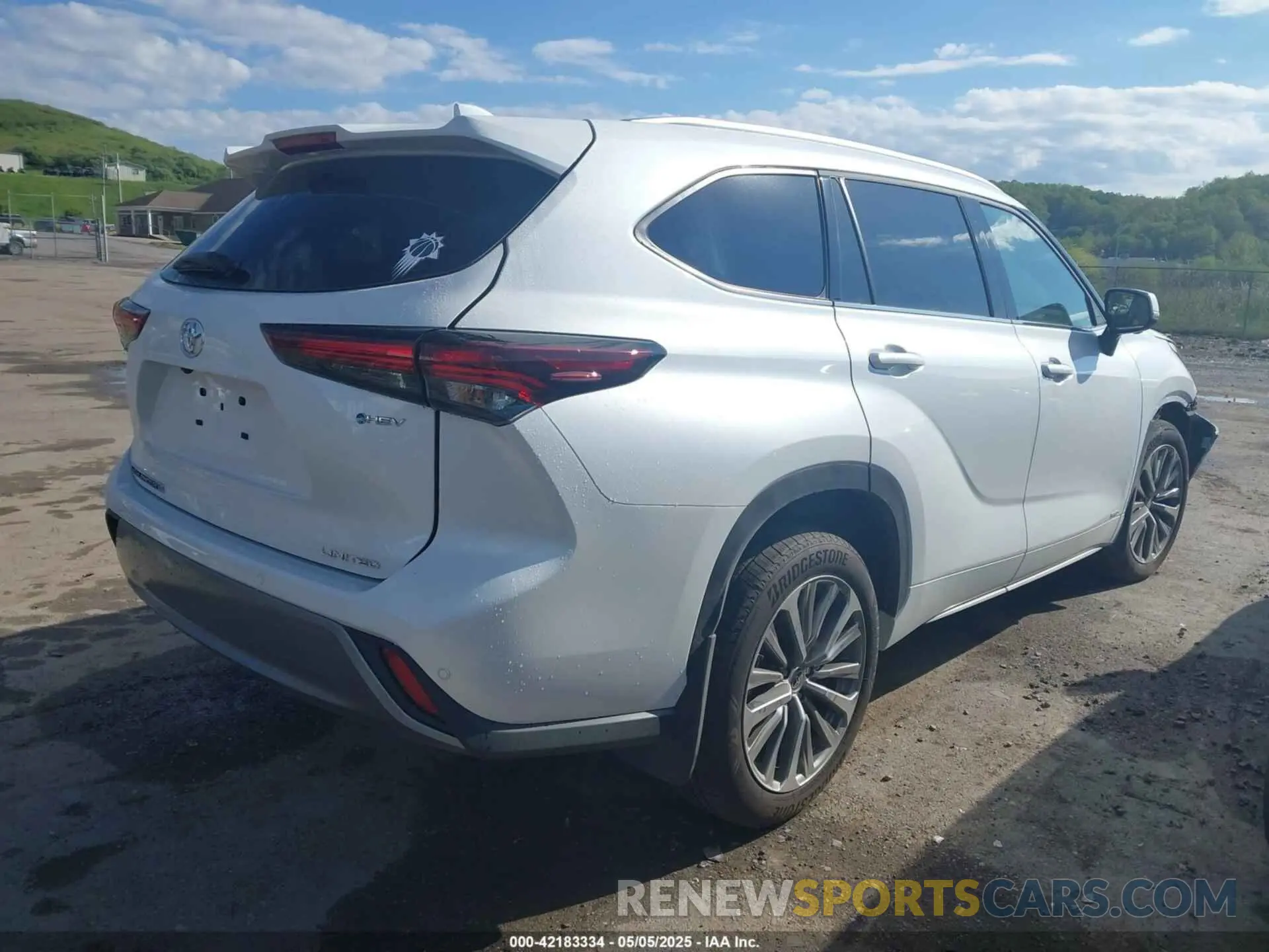 4 Фотография поврежденного автомобиля 5TDKBRCHXSS662712 TOYOTA HIGHLANDER HYBRID 2025
