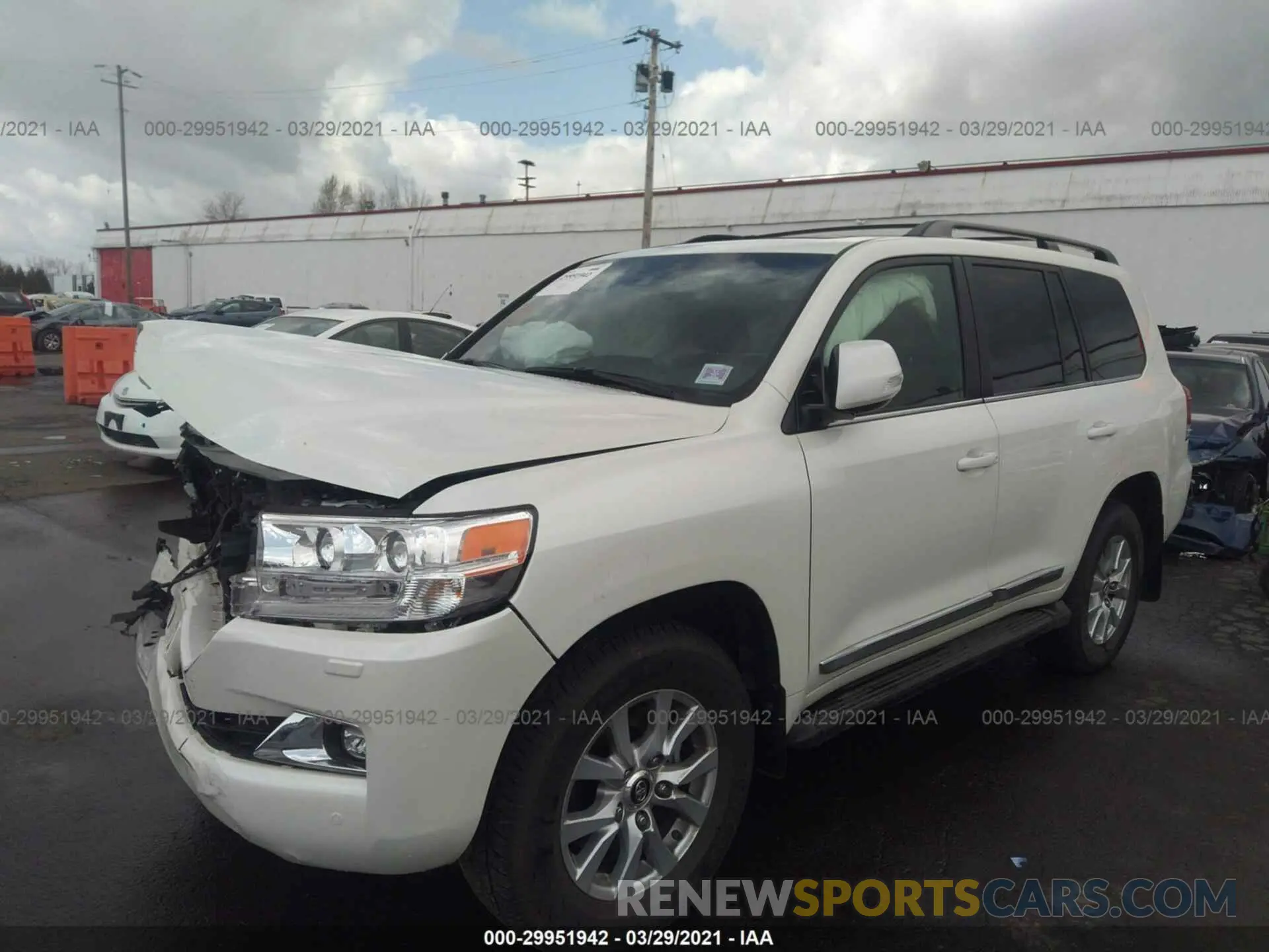 2 Фотография поврежденного автомобиля JTMCY7AJ8K4079127 TOYOTA LAND CRUISER 2019