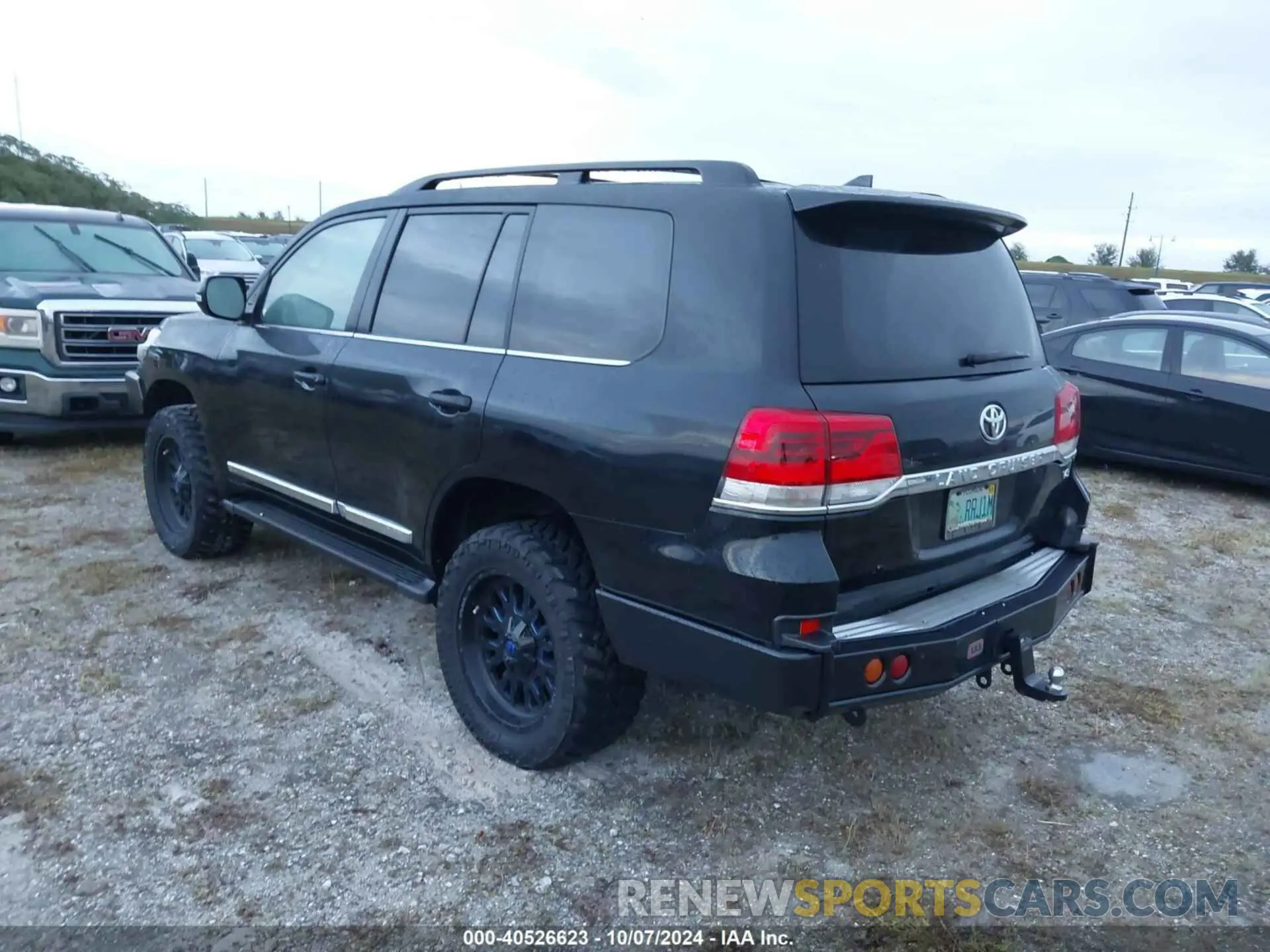 3 Photograph of a damaged car JTMCY7AJ6L4091911 TOYOTA LAND CRUISER 2020