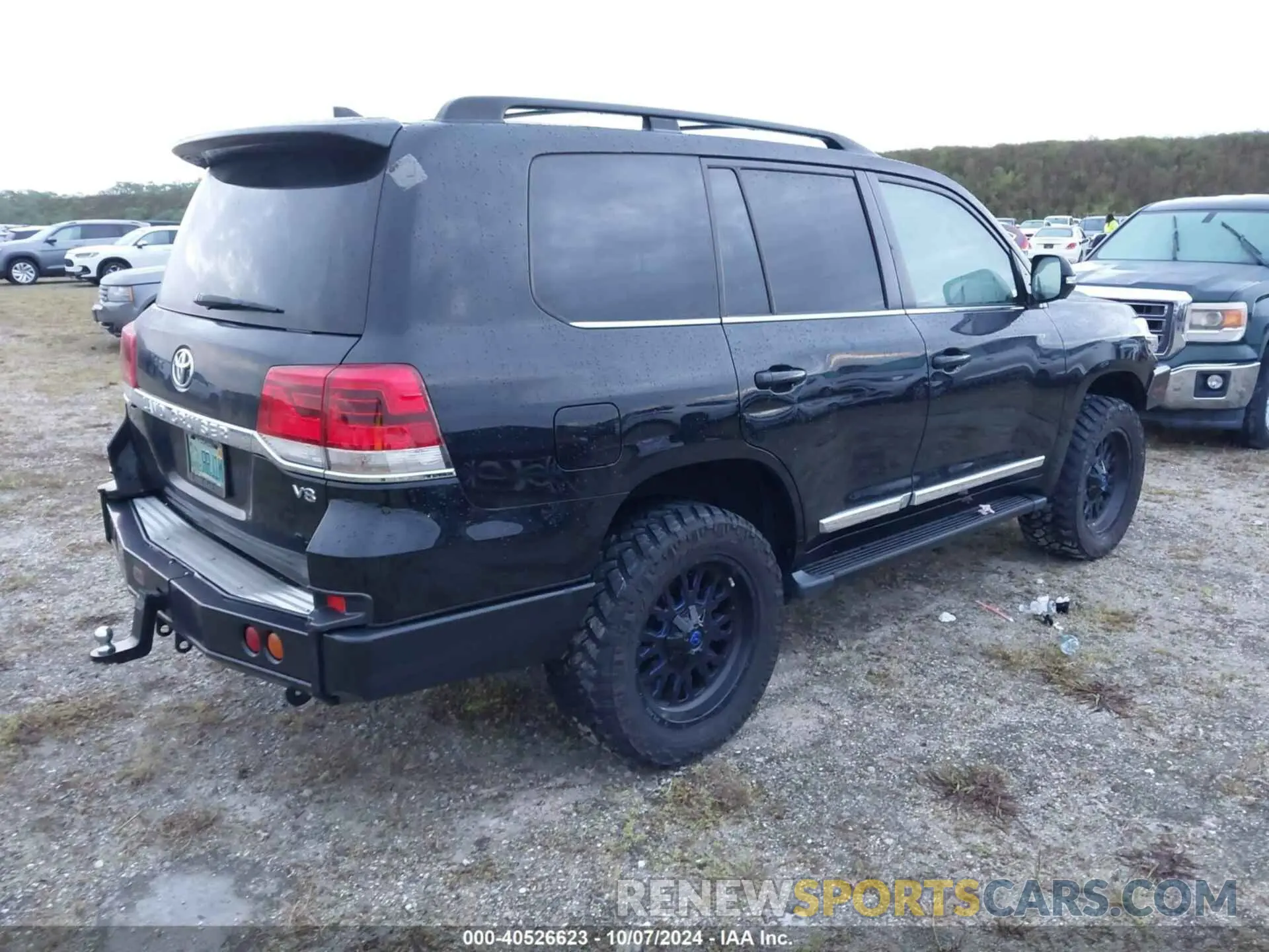 4 Photograph of a damaged car JTMCY7AJ6L4091911 TOYOTA LAND CRUISER 2020