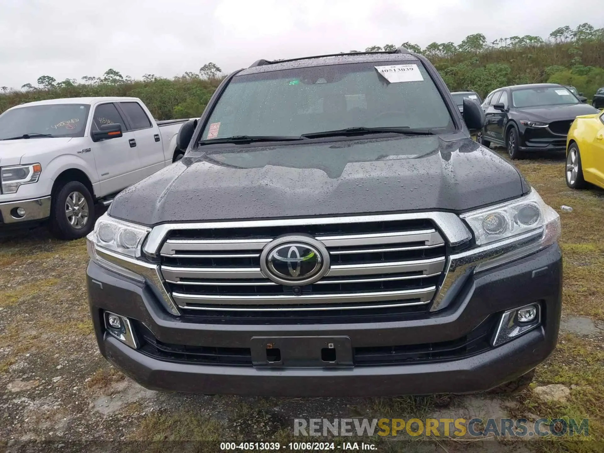 12 Photograph of a damaged car JTMCY7AJ2M4096296 TOYOTA LAND CRUISER 2021