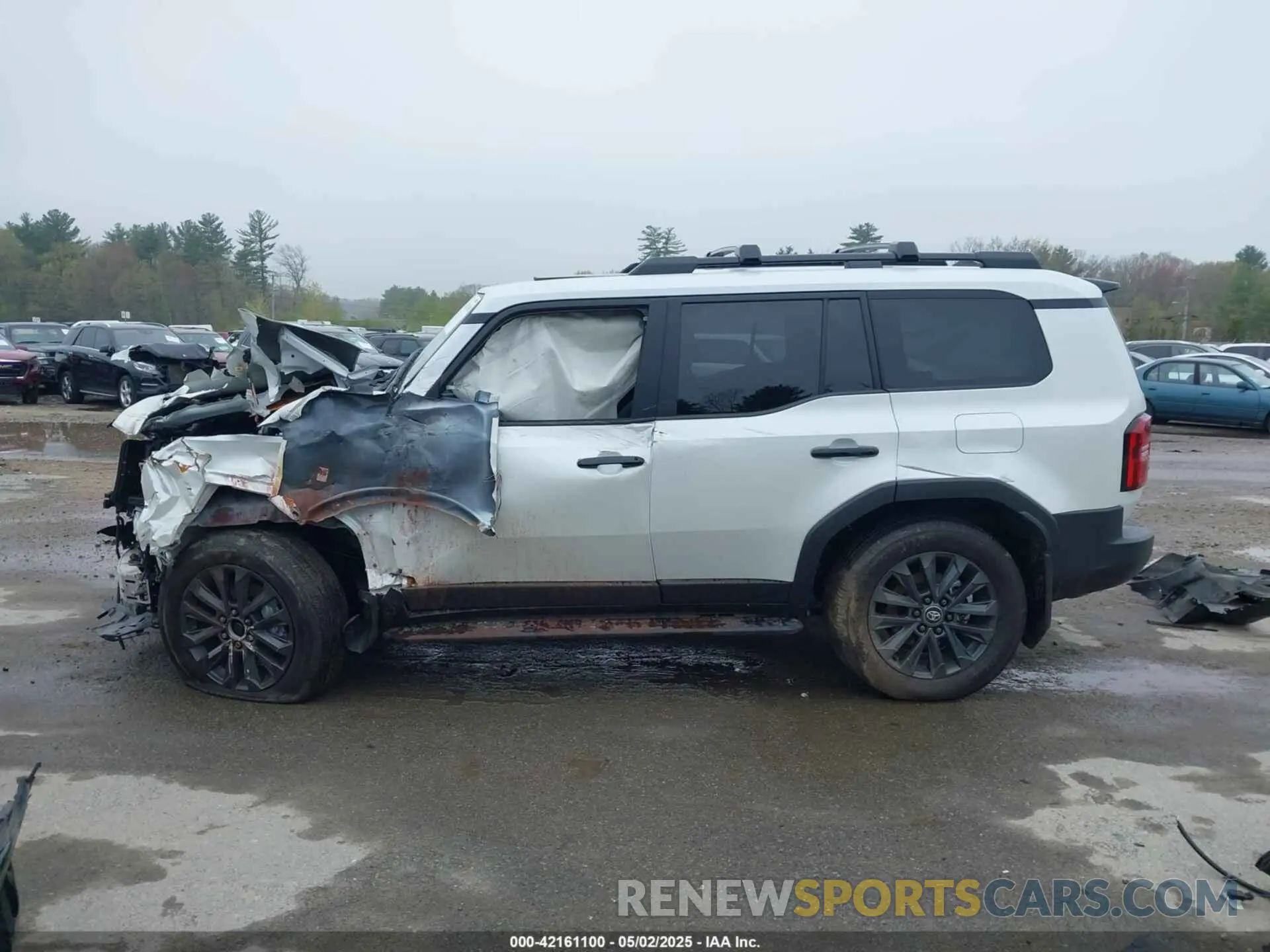 13 Photograph of a damaged car JTEABFAJ5S5010968 TOYOTA LAND CRUISER 2025