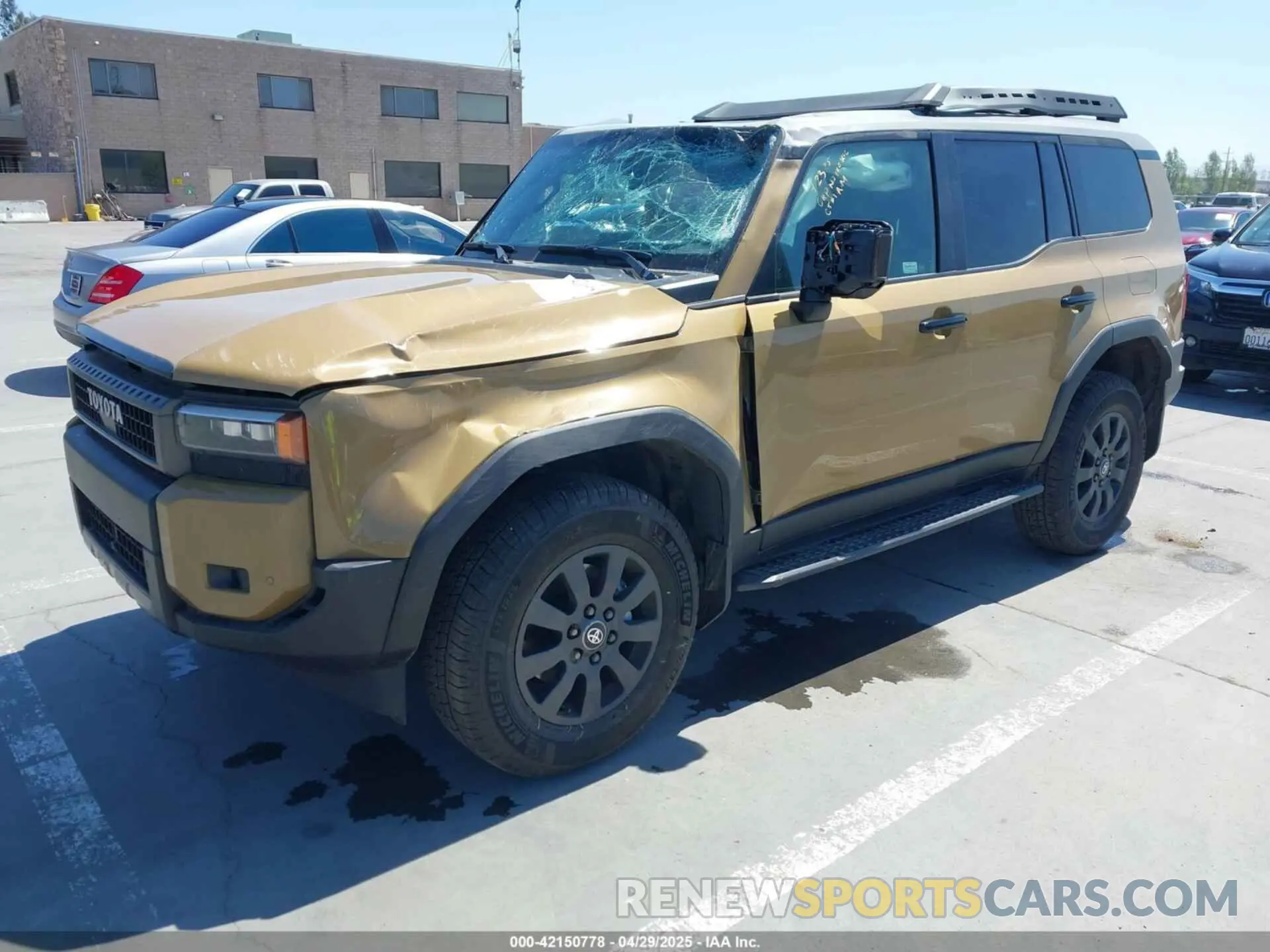 2 Фотография поврежденного автомобиля JTEABFAJ7SK035212 TOYOTA LAND CRUISER 2025