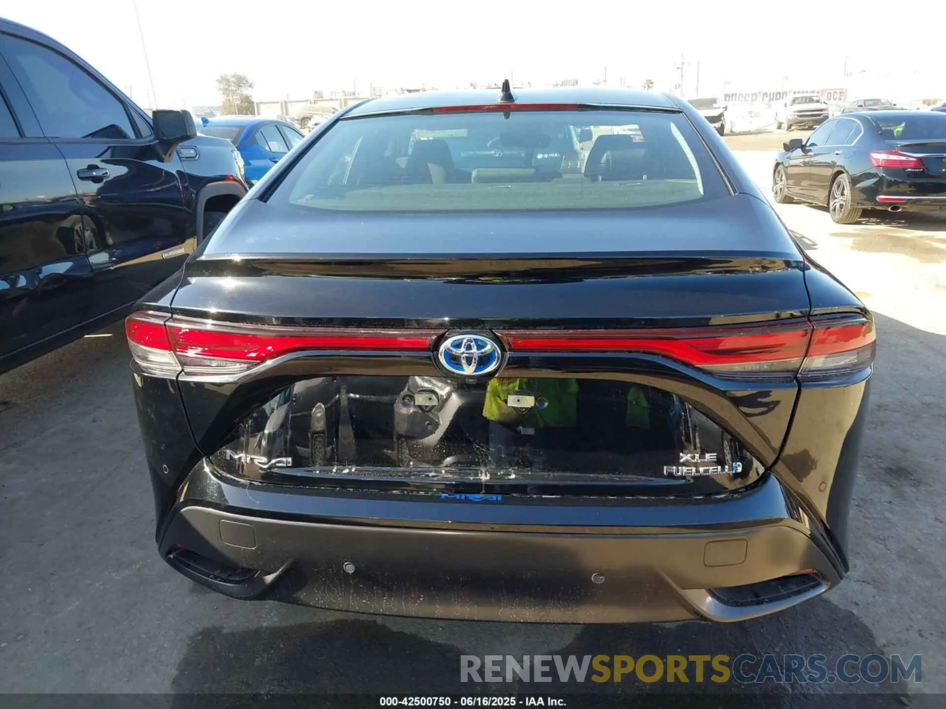 16 Photograph of a damaged car JTDAAAAA7NA004546 TOYOTA MIRAI 2022