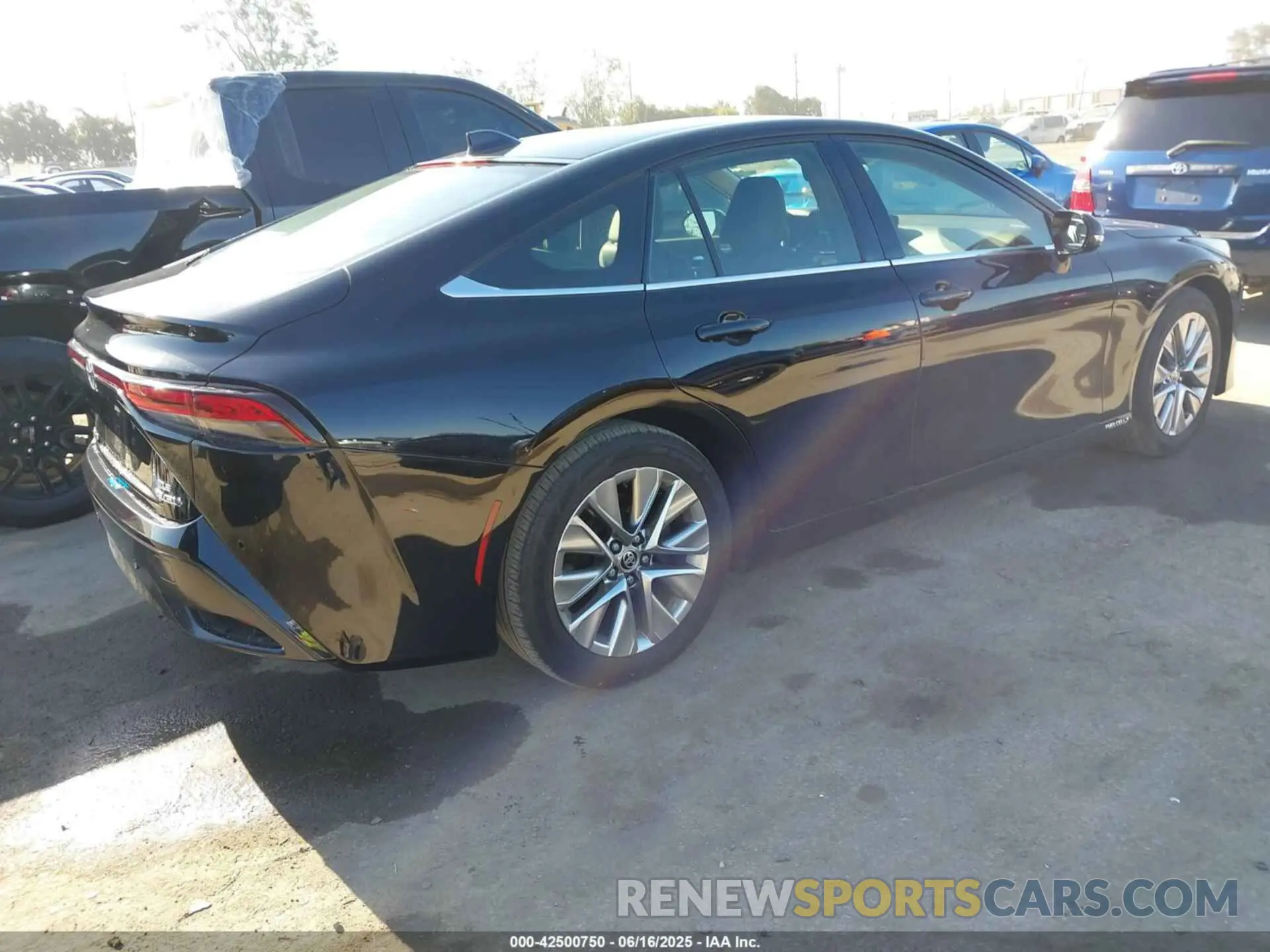 4 Photograph of a damaged car JTDAAAAA7NA004546 TOYOTA MIRAI 2022