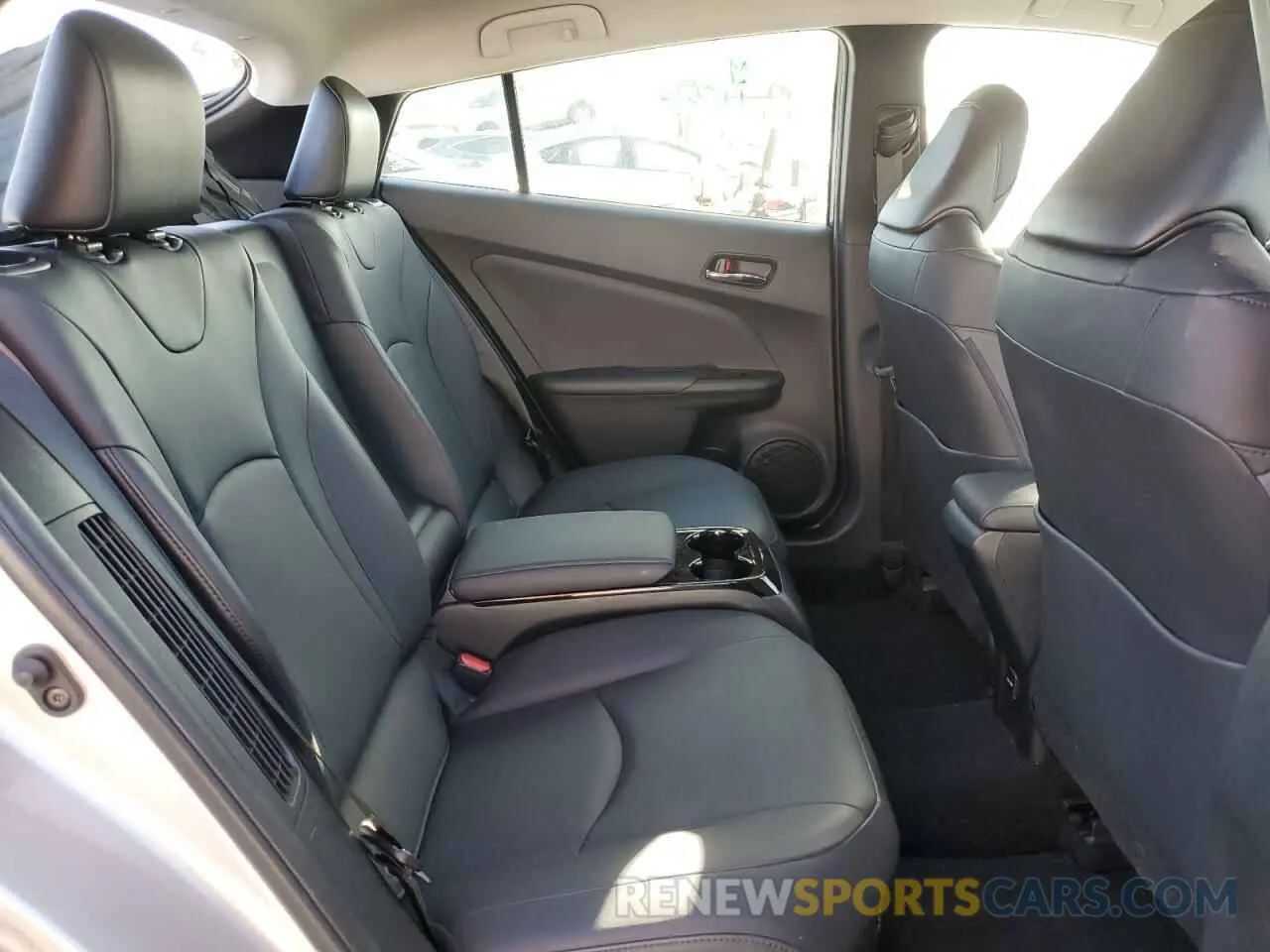 10 Фотография поврежденного автомобиля JTDKARFP3K3106992 TOYOTA PRIUS 2019