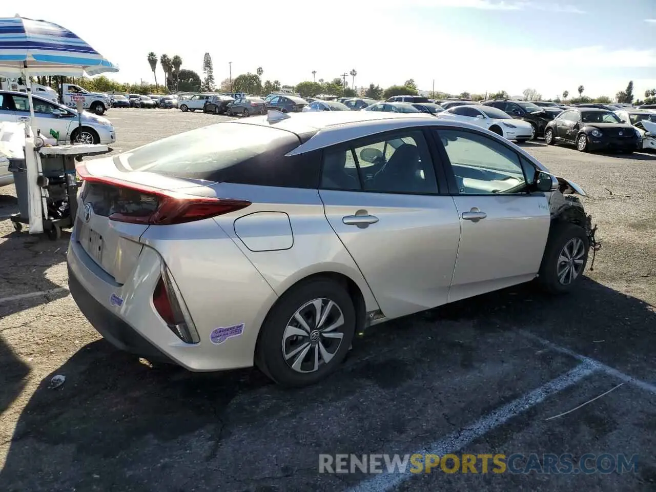 3 Фотография поврежденного автомобиля JTDKARFP3K3106992 TOYOTA PRIUS 2019