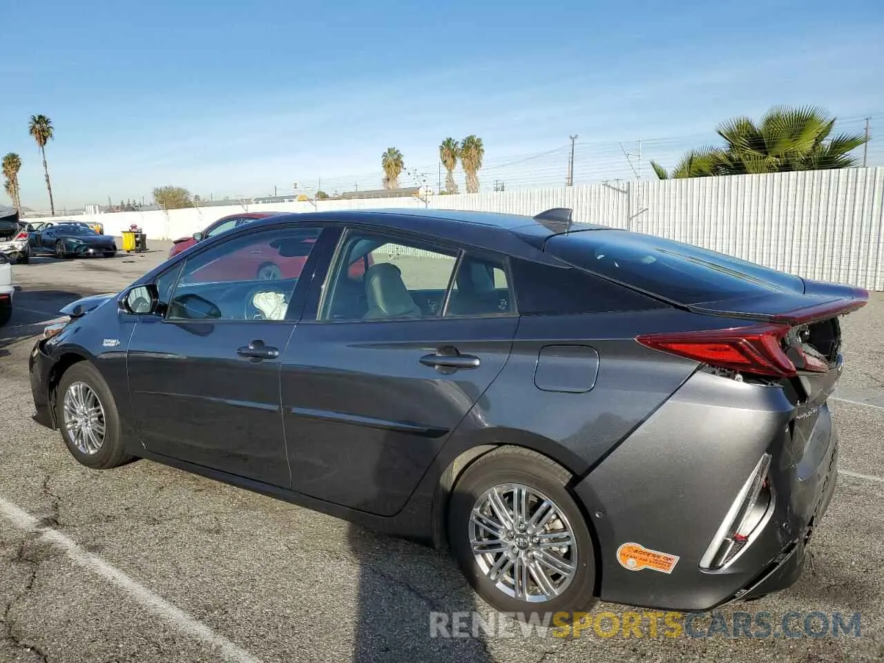 2 Фотография поврежденного автомобиля JTDKARFP9K3114689 TOYOTA PRIUS 2019