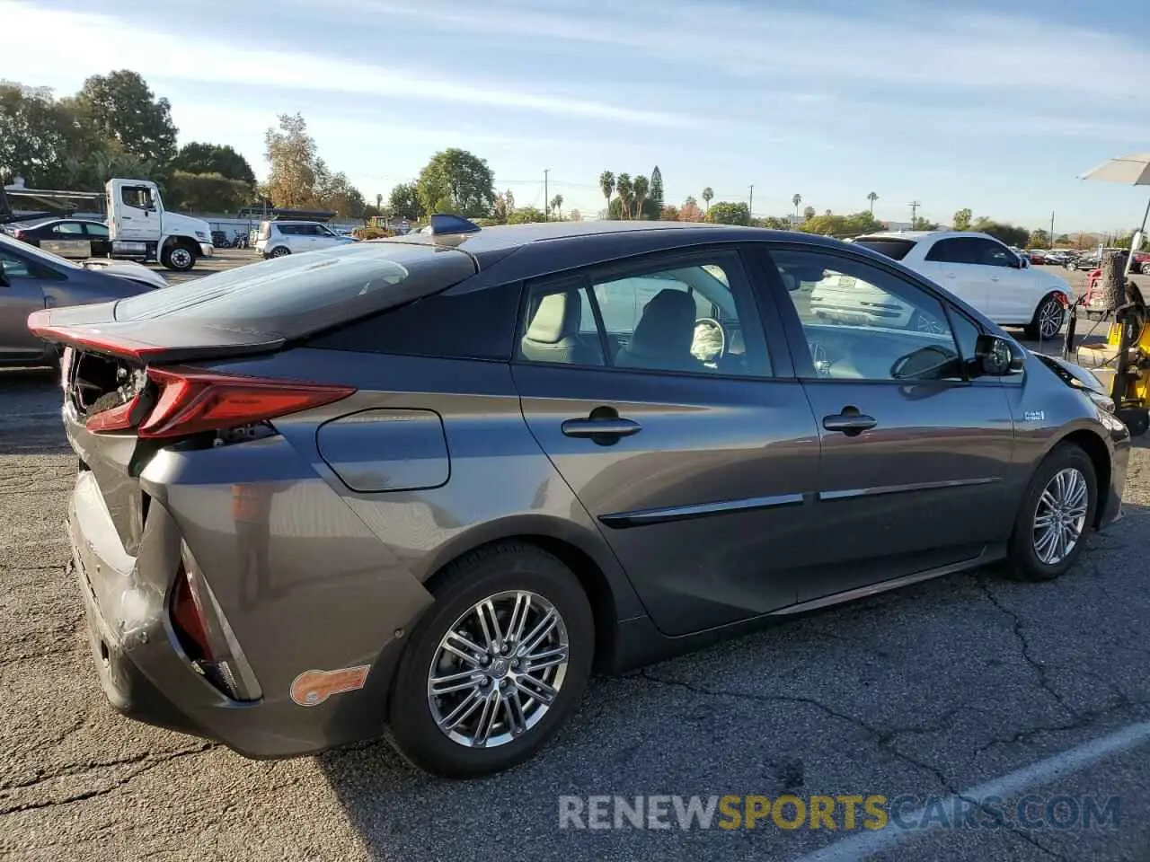 3 Фотография поврежденного автомобиля JTDKARFP9K3114689 TOYOTA PRIUS 2019