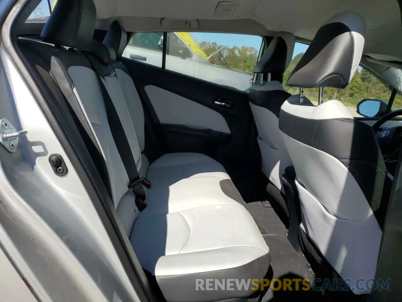 10 Фотография поврежденного автомобиля JTDKARFU0K3077490 TOYOTA PRIUS 2019
