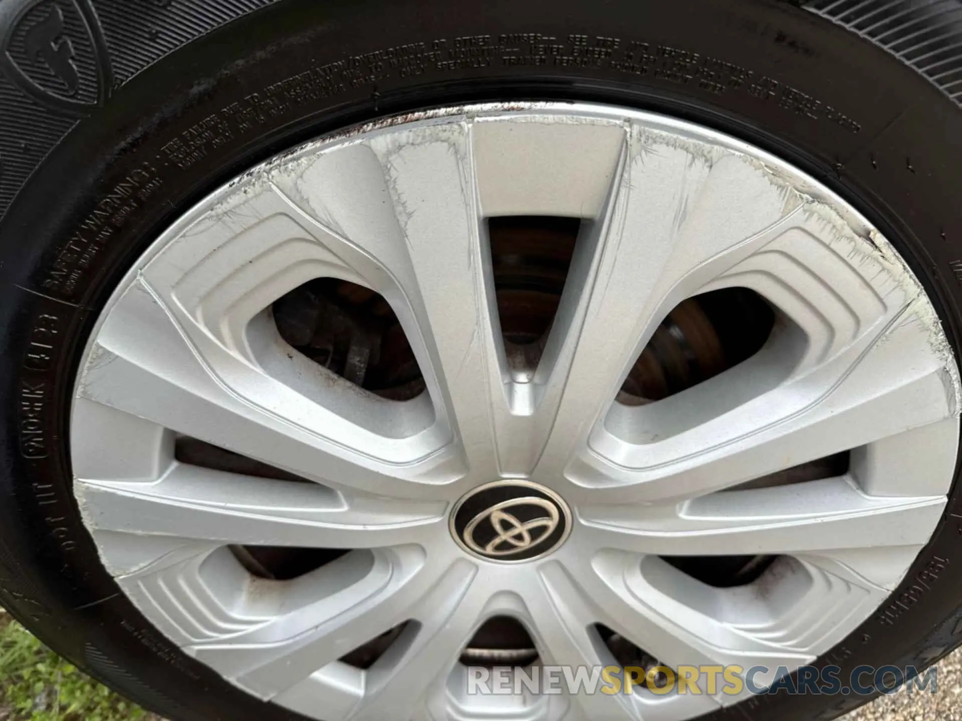 18 Photograph of a damaged car JTDKARFU1K3071262 TOYOTA PRIUS 2019